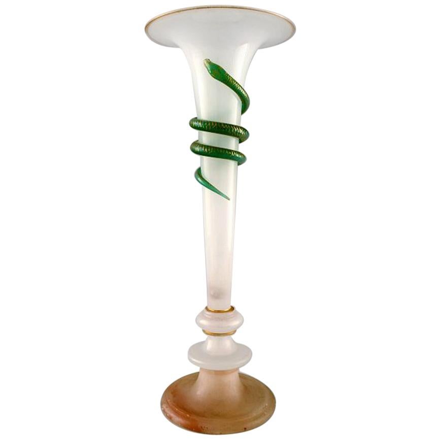 Grand vase en verre opalin Art Nouveau avec serpent vert