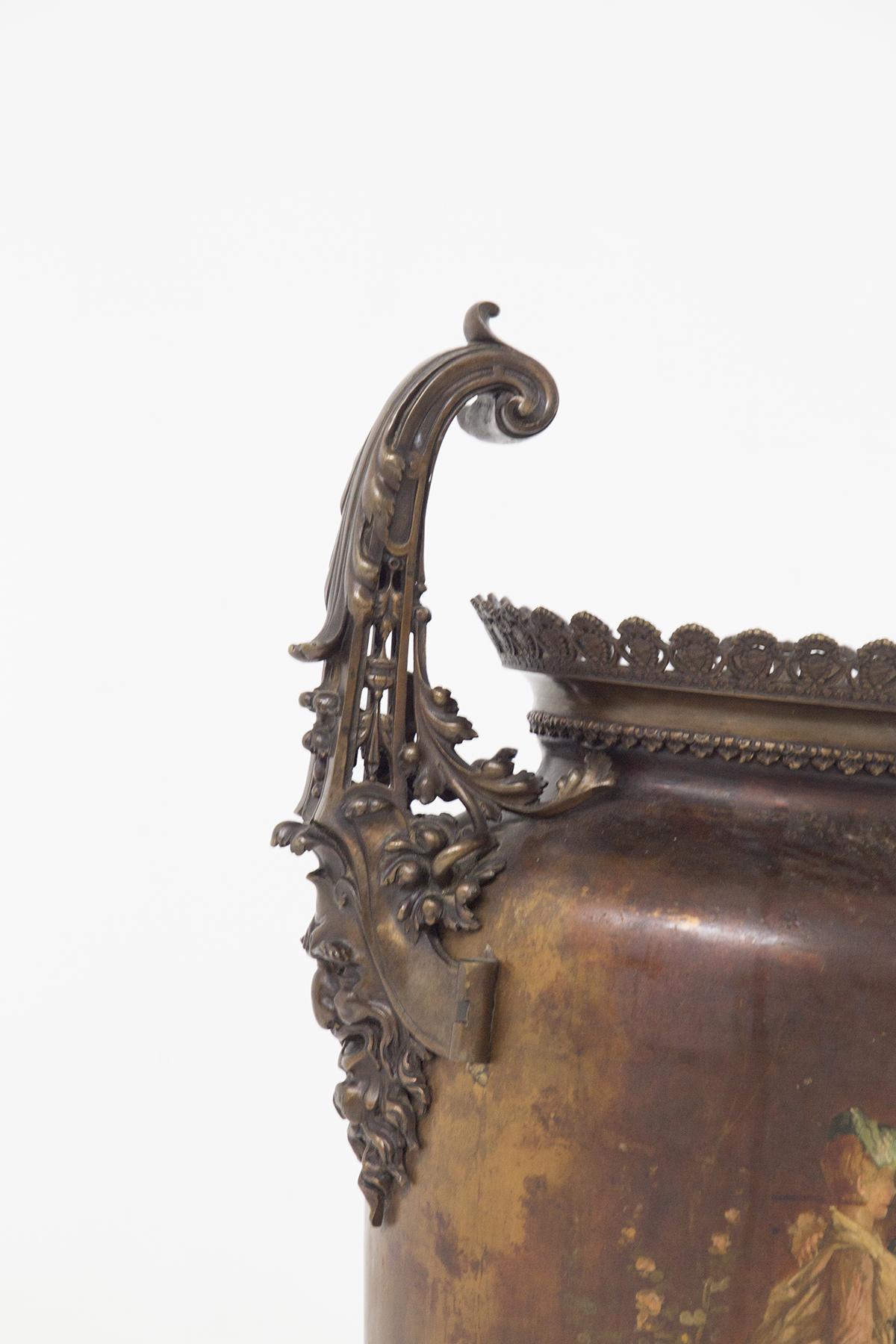 italien Grand vase Art Nouveau en bronze peint en vente