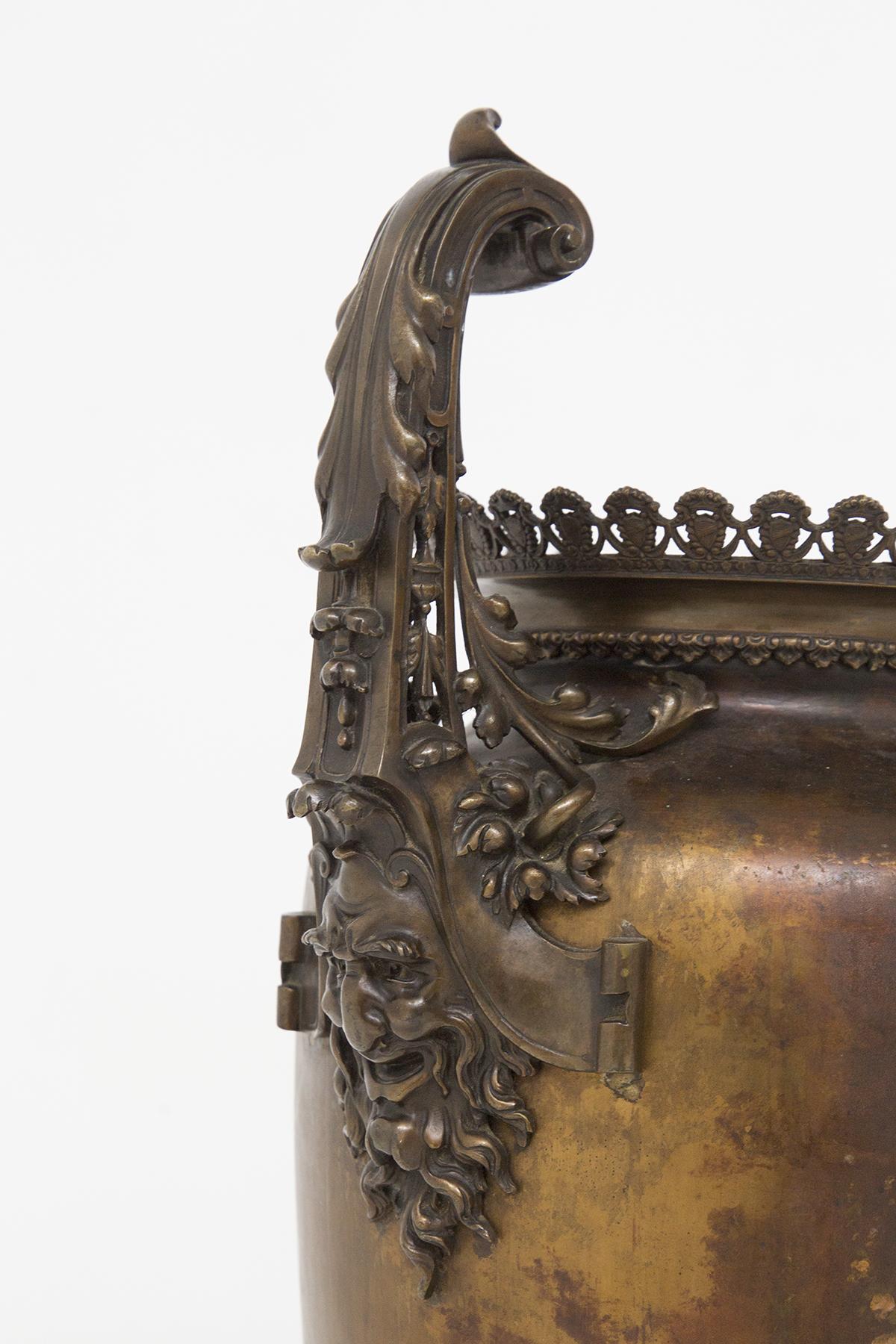 Grand vase en bronze peint de style Art nouveau en vente 1