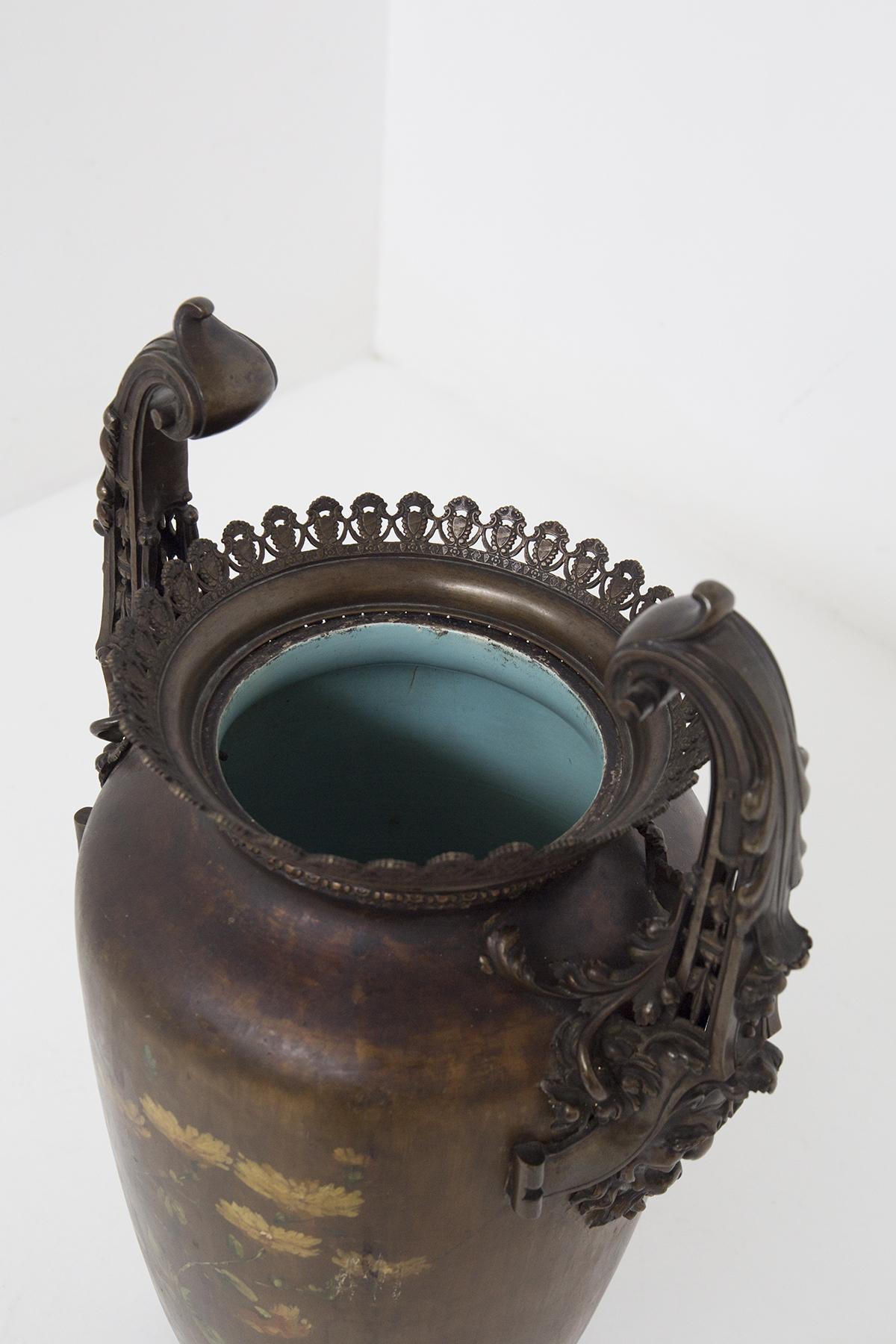 Grand vase en bronze peint de style Art nouveau en vente 2