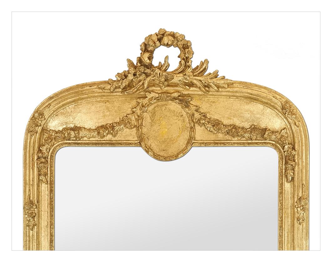 Art nouveau Grand miroir mural en bois doré d'époque Art Nouveau, de style Louis XVI, vers 1910 en vente