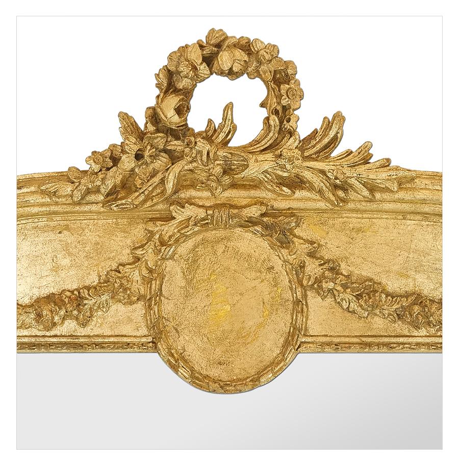 Doré Grand miroir mural en bois doré d'époque Art Nouveau, de style Louis XVI, vers 1910 en vente