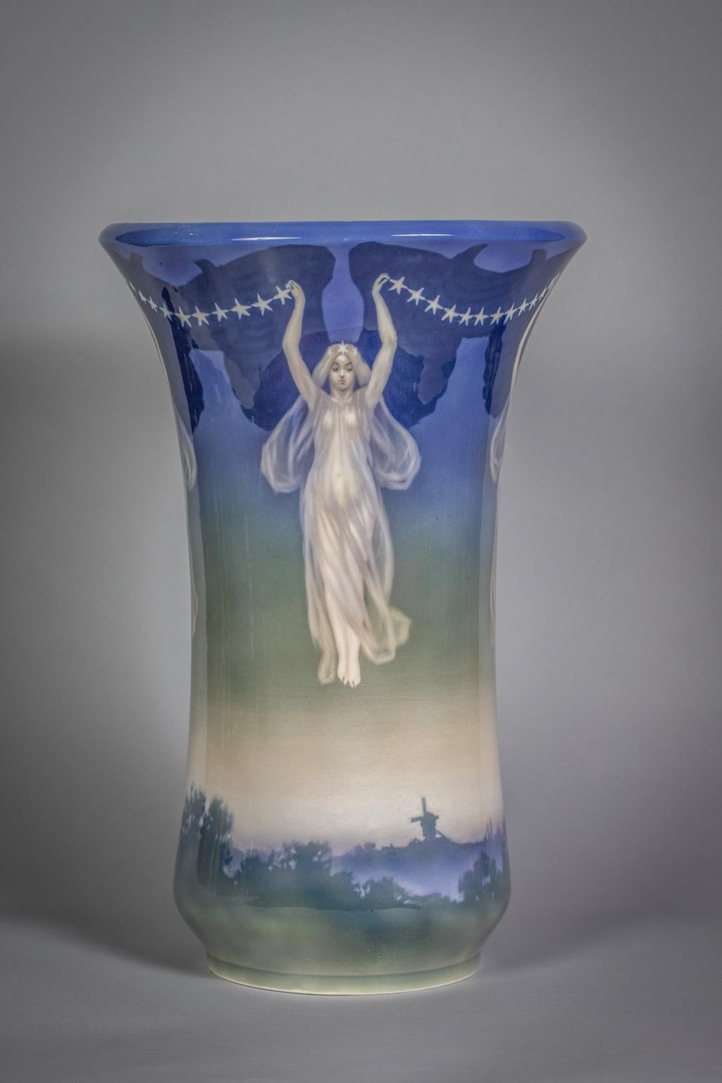 Danese Grande vaso in porcellana smaltata e dipinta Art Nouveau Royal Copenhagen, datato 1896 in vendita