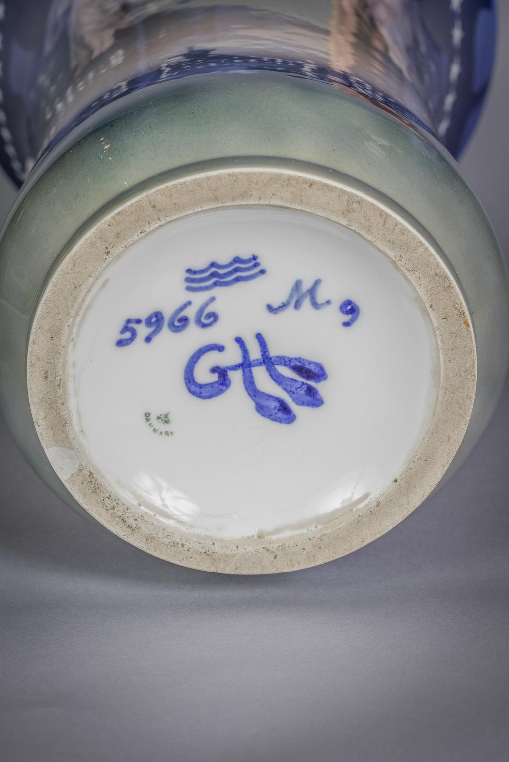 Fine XIX secolo Grande vaso in porcellana smaltata e dipinta Art Nouveau Royal Copenhagen, datato 1896 in vendita