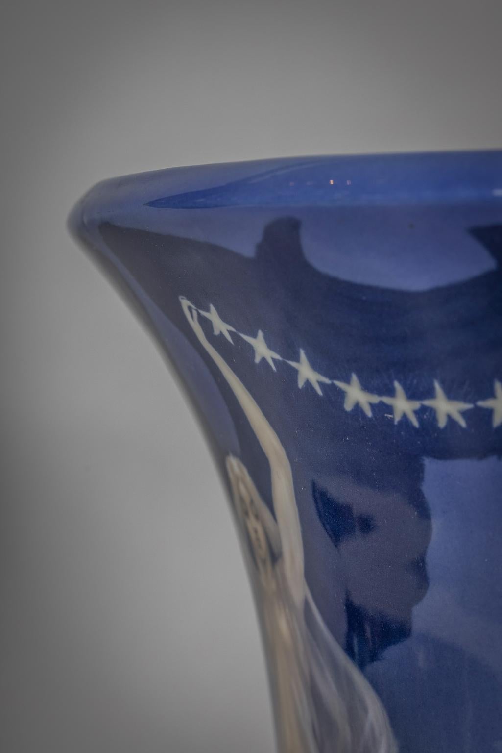 Grande vaso in porcellana smaltata e dipinta Art Nouveau Royal Copenhagen, datato 1896 in vendita 1