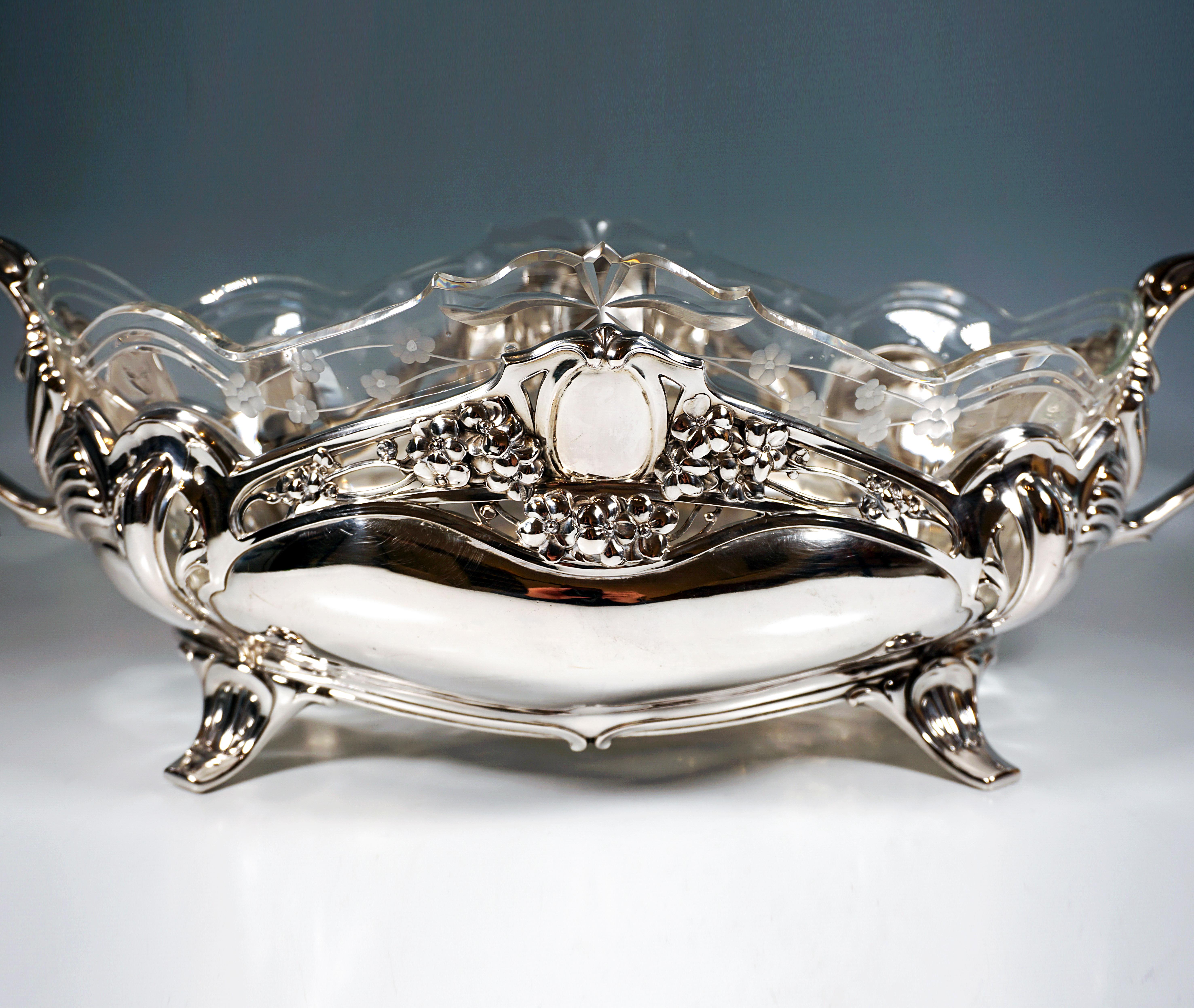 Hand-Crafted Large Art Nouveau Silver Jardinière, by Bruckmann & Sons, Germany, Circa 1900