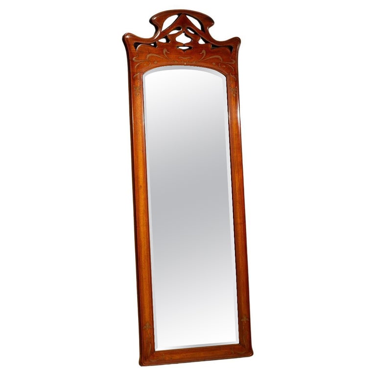 Großer Jugendstil-Stehspiegel aus Nussbaum, Frankreich um 1900 im Angebot bei 1stDibs Deutschland