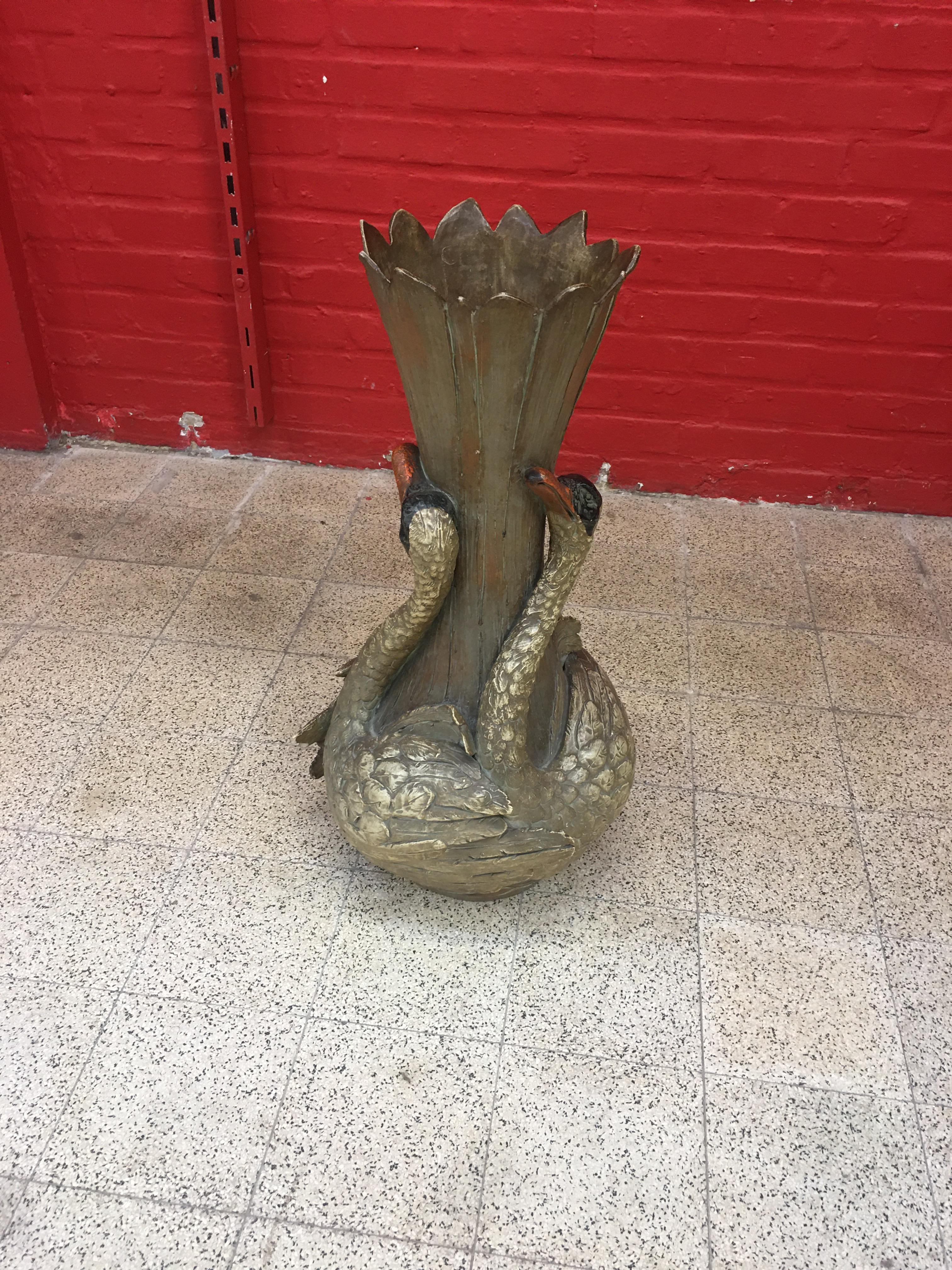 Terracotta Grande vaso in terracotta Art Nouveau con decorazione di cigni, firmato, circa 1900 in vendita