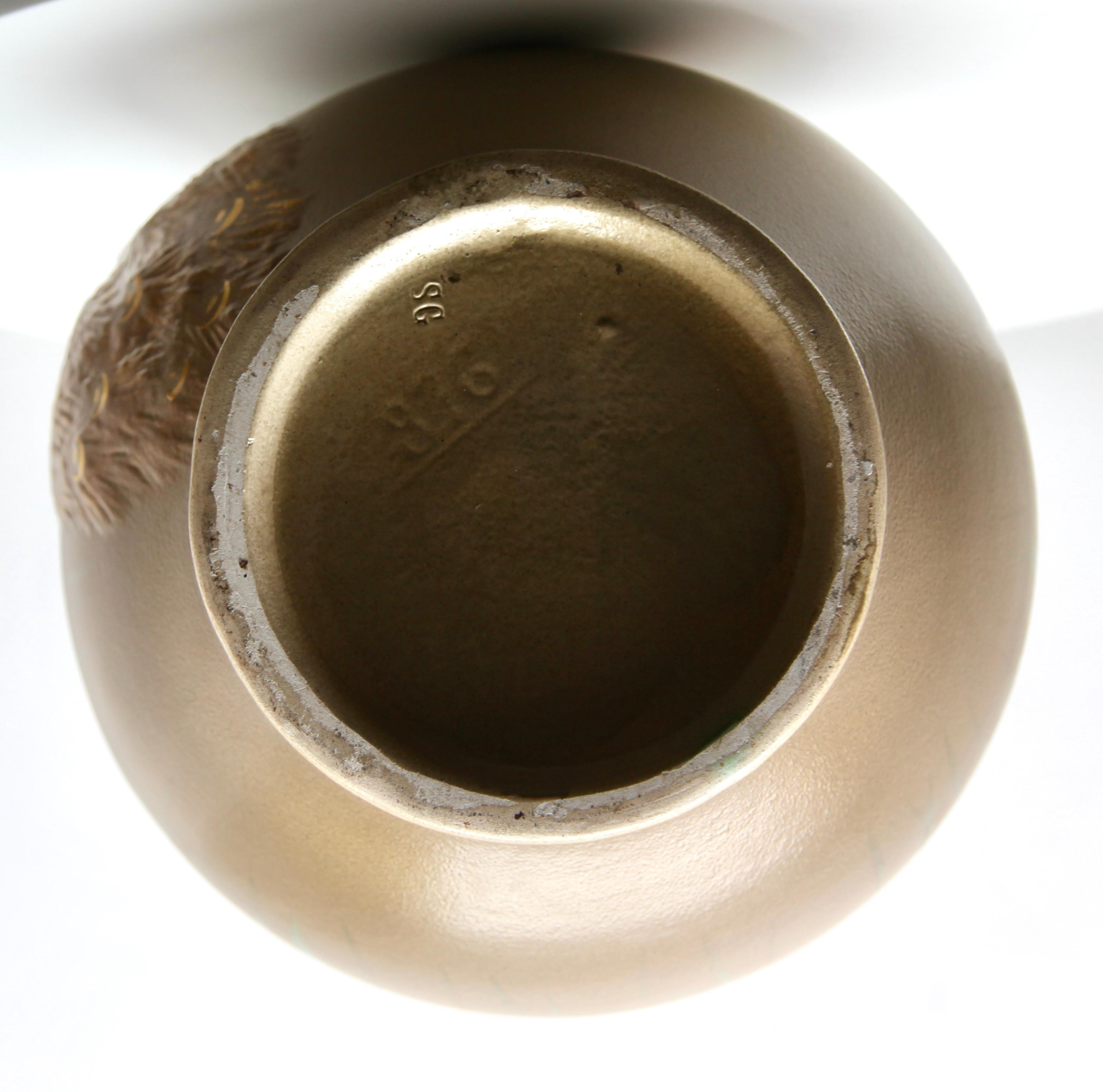 Grand vase Art Nouveau avec un paon sculpté et des peupliers « Opium » 2