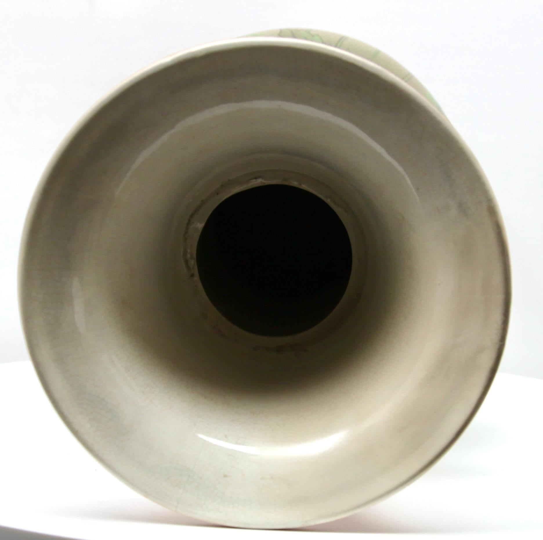 Grand vase Art Nouveau avec un paon sculpté et des peupliers « Opium » 4