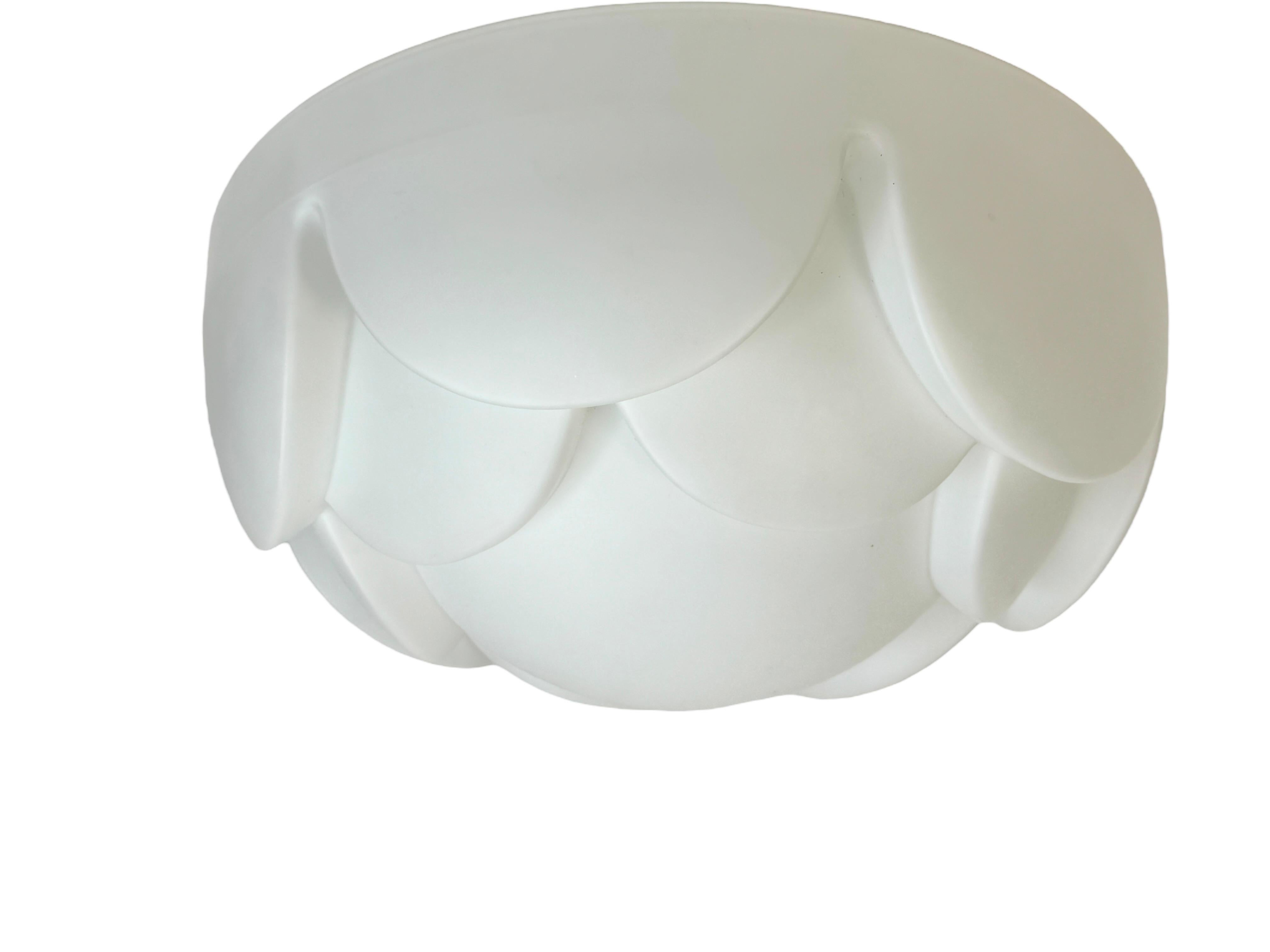 Großer Artischockenlotus Weiß Opal Wandhalterung von Peill & Putzler, 1970er, Germany (Metall) im Angebot