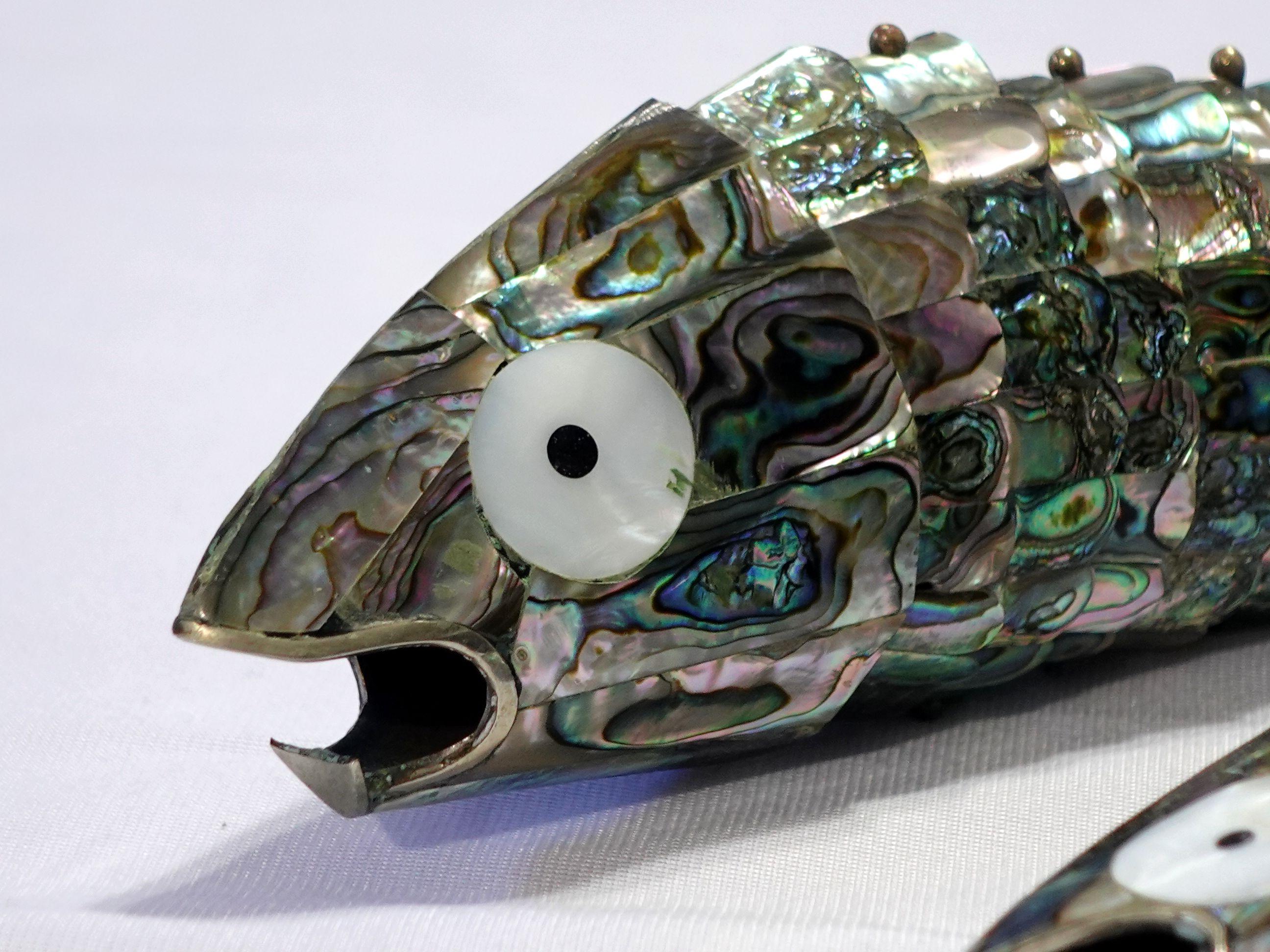 Grande sculpture de poisson en coquille d'haliotide articulée / décapsuleur par Los Castillo 3