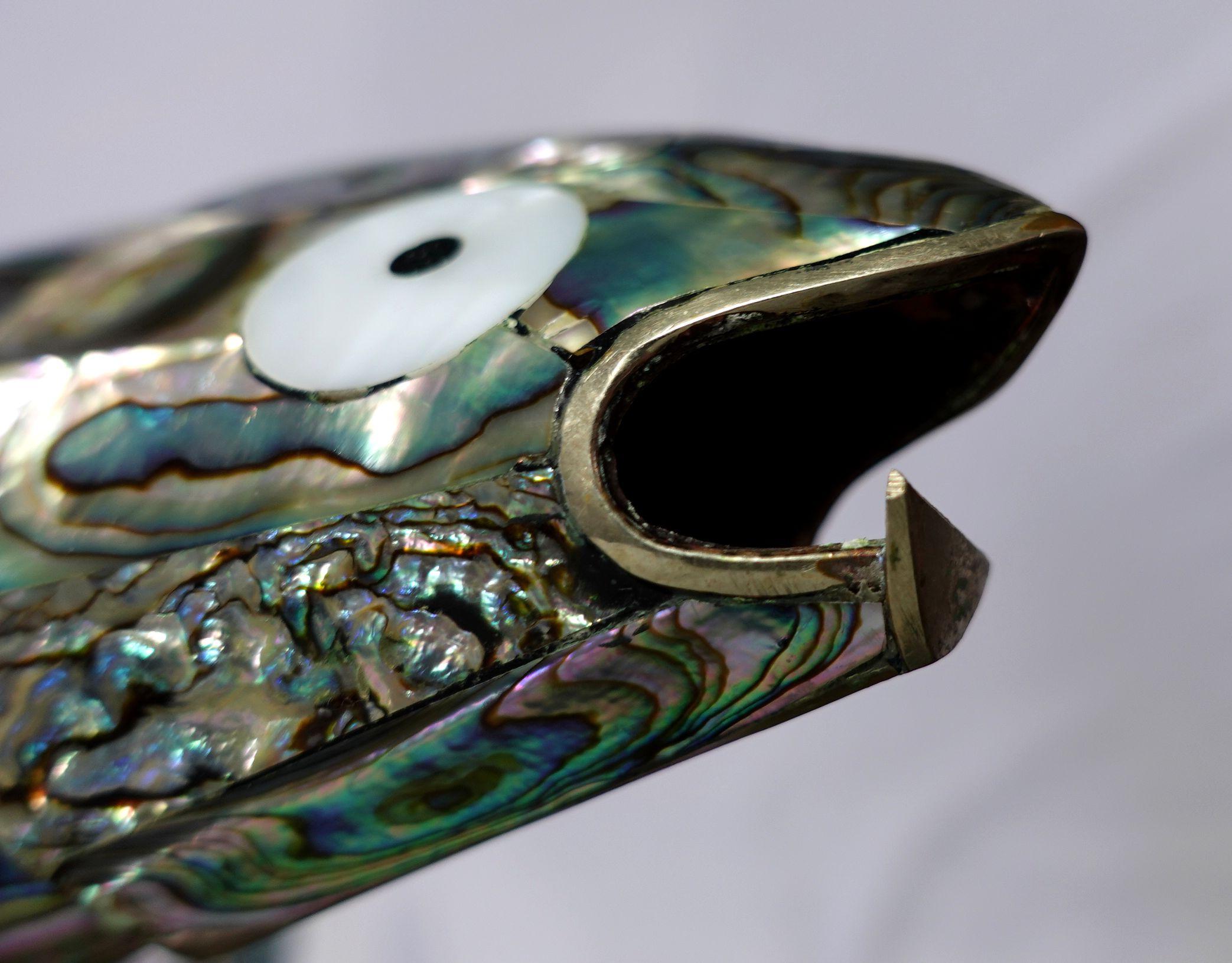 Grande sculpture de poisson en coquille d'haliotide articulée / décapsuleur par Los Castillo 12