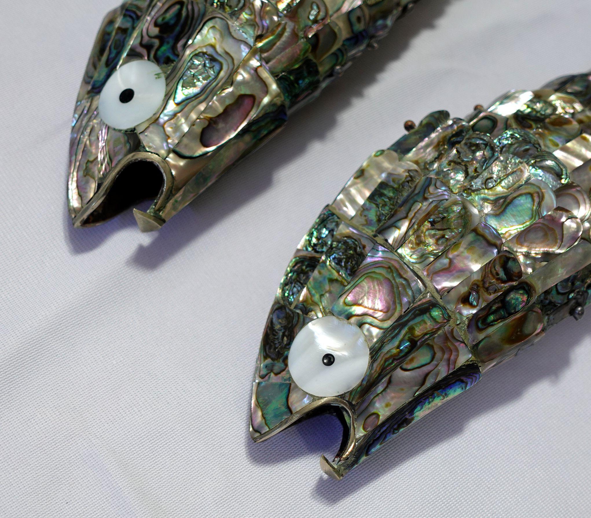 Fait main Grande sculpture de poisson en coquille d'haliotide articulée / décapsuleur par Los Castillo
