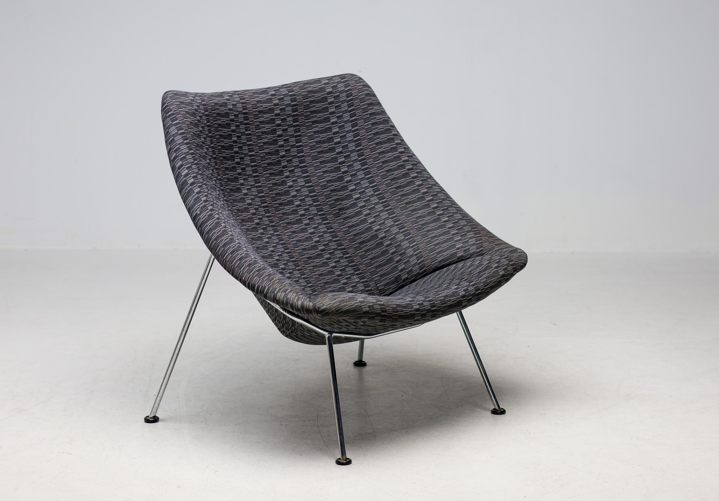 Large Artifort Oyster model F157 lounge chair Artifort mid century modernism For Sale 3