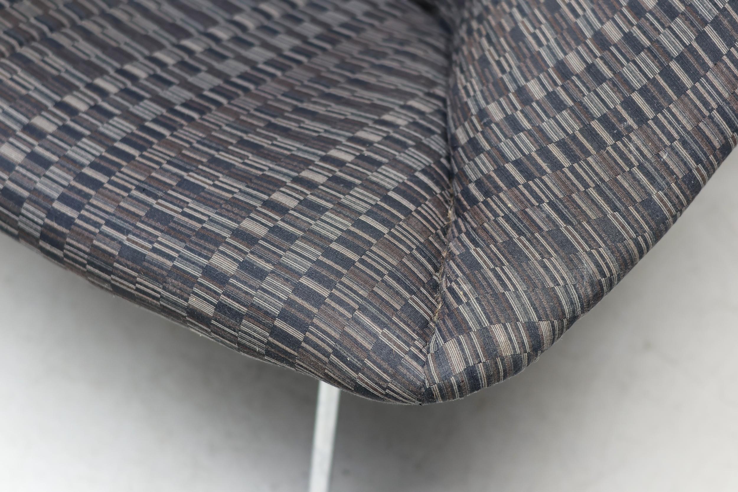 Mid-Century Modern Large Artifort Oyster model F157 lounge chair Artifort mid century modernism For Sale