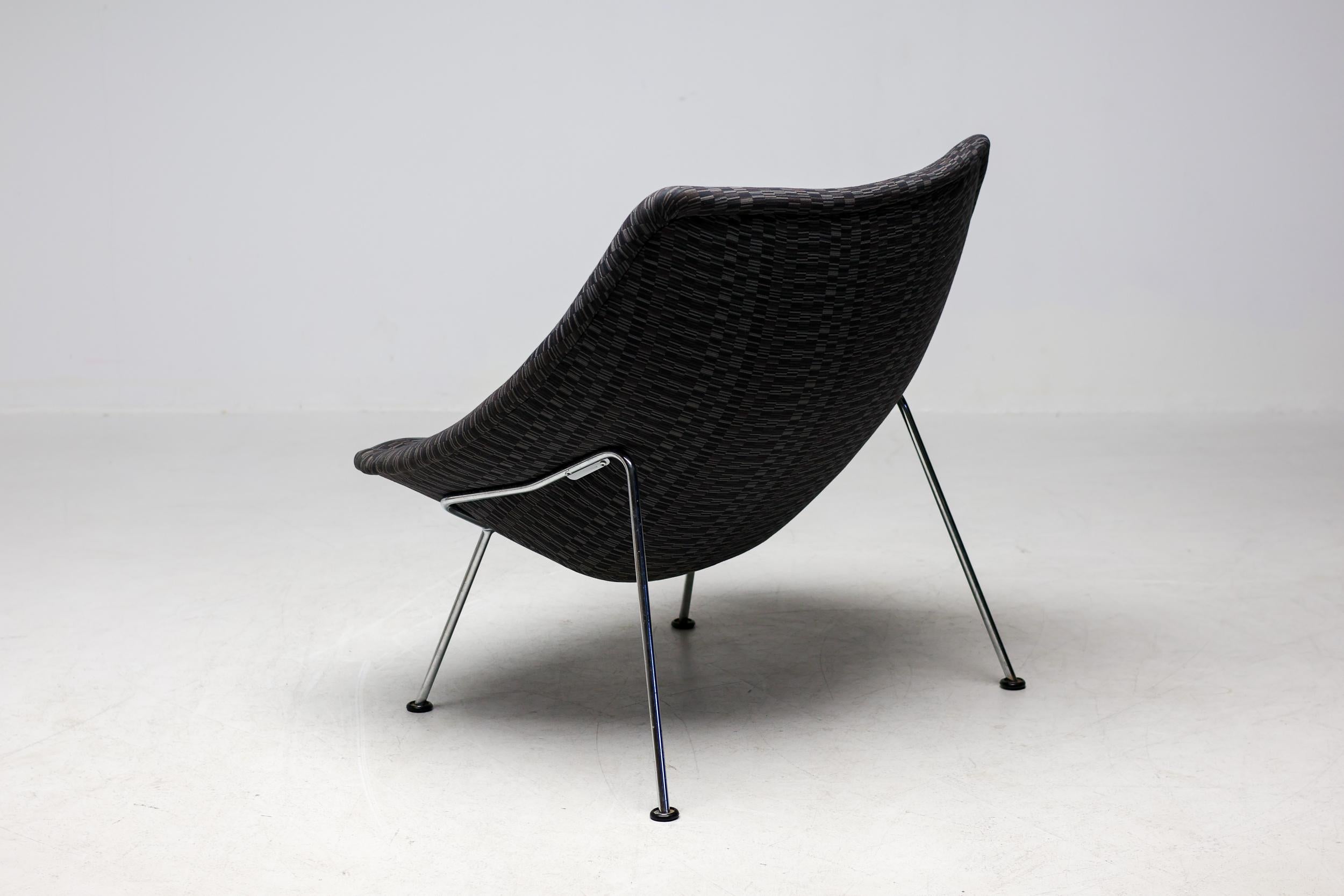 Large Artifort Oyster model F157 lounge chair Artifort mid century modernism In Good Condition For Sale In Dronten, NL