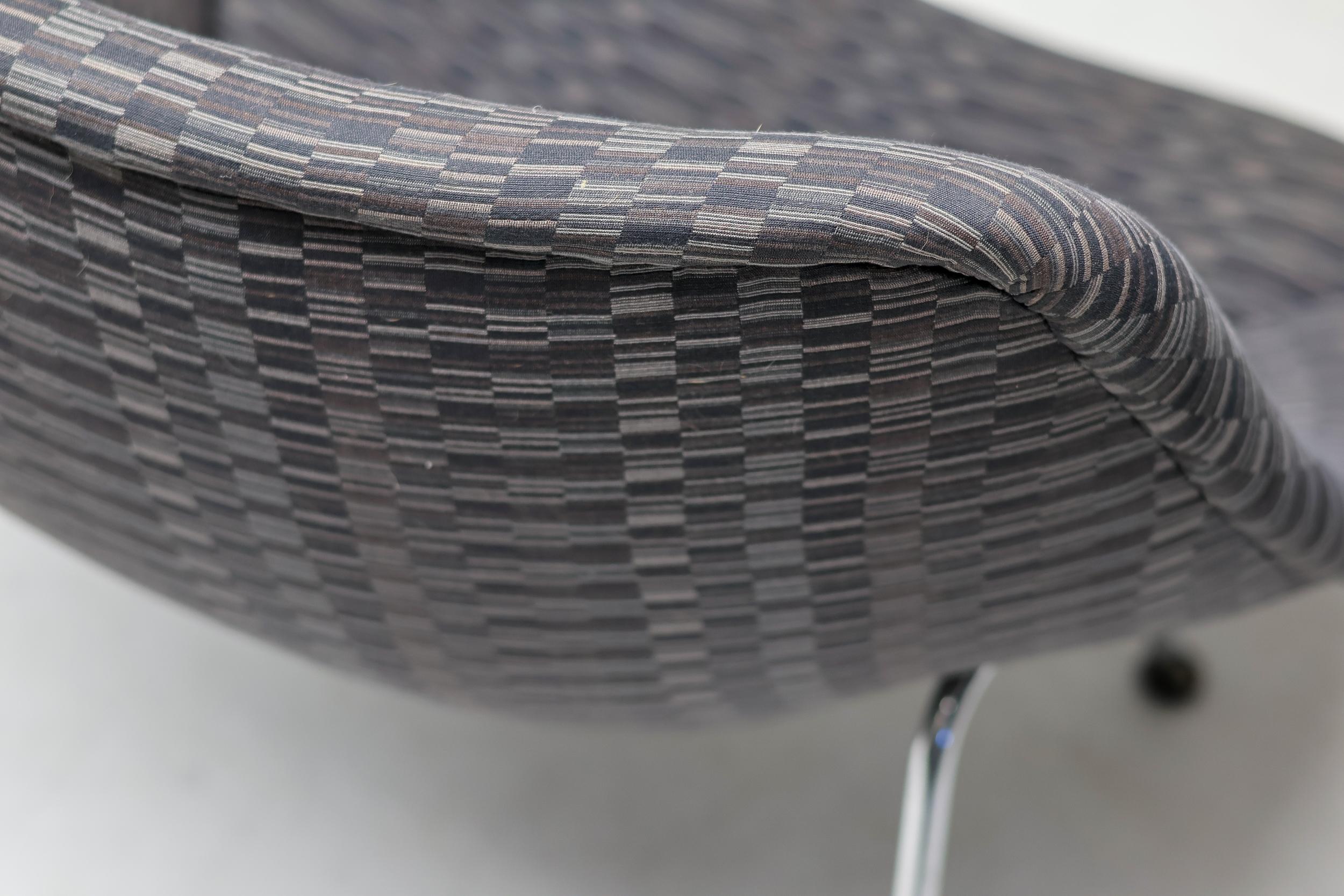 Steel Large Artifort Oyster model F157 lounge chair Artifort mid century modernism For Sale