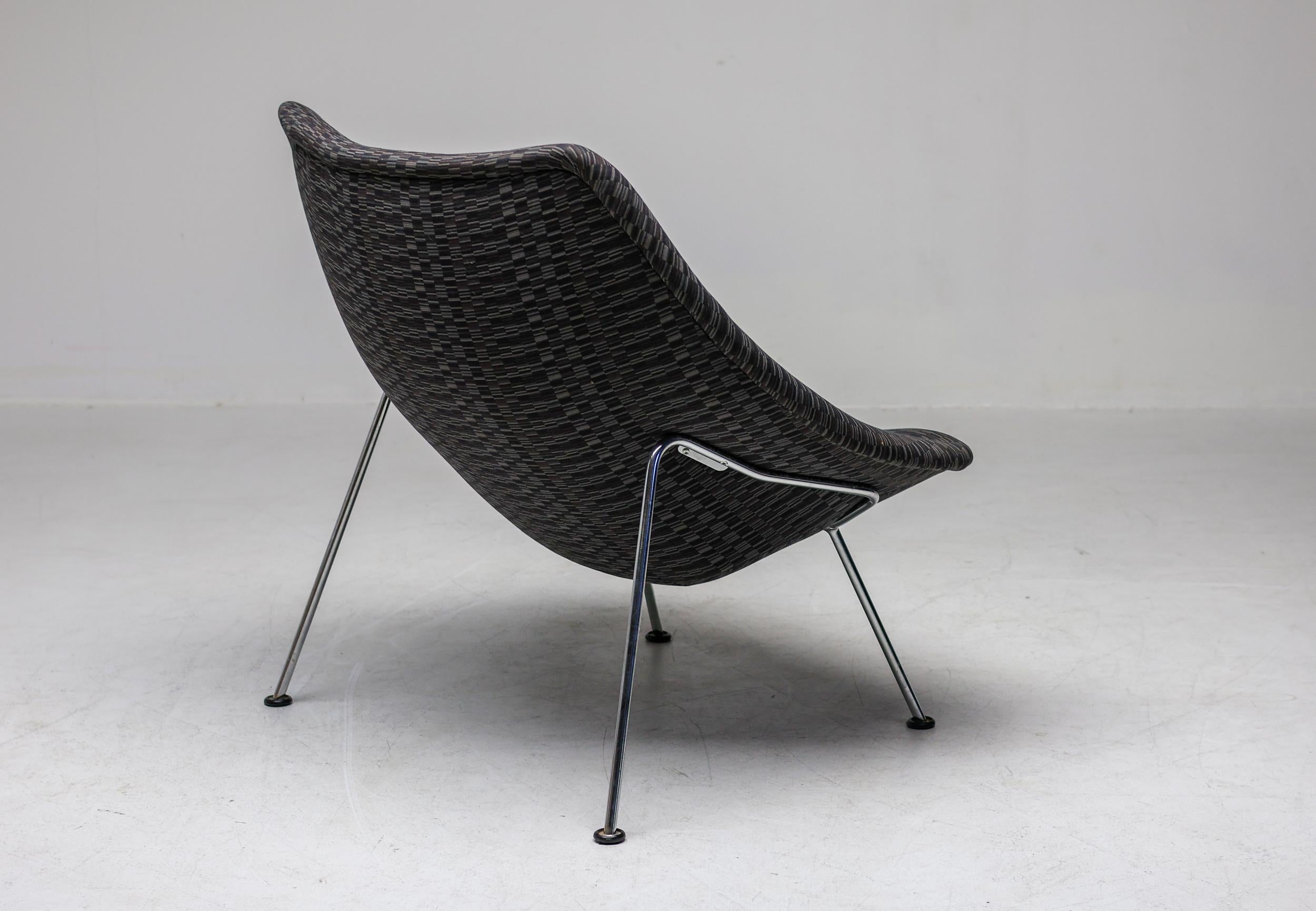Large Artifort Oyster model F157 lounge chair Artifort mid century modernism For Sale 1