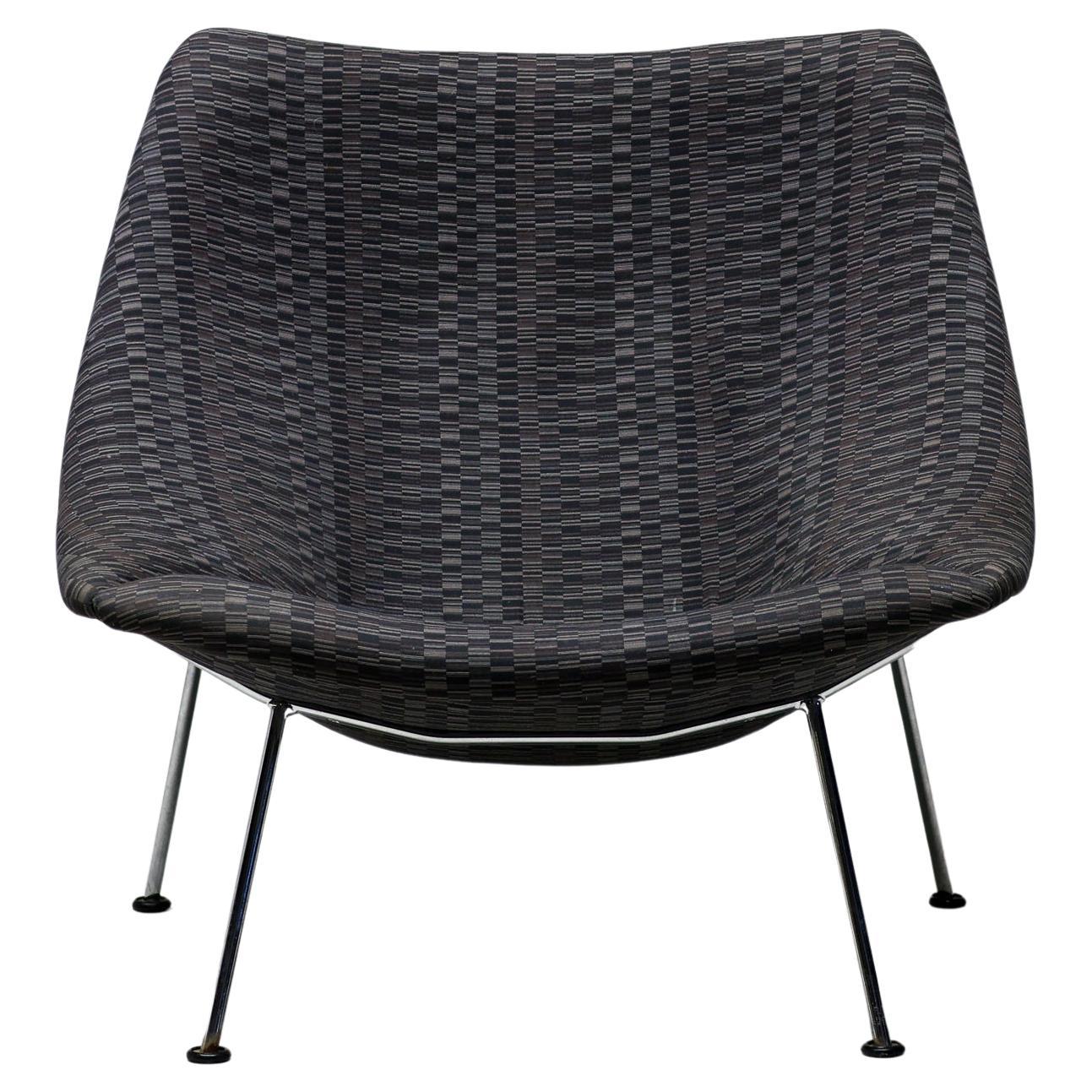 Large Artifort Oyster model F157 lounge chair Artifort mid century modernism For Sale