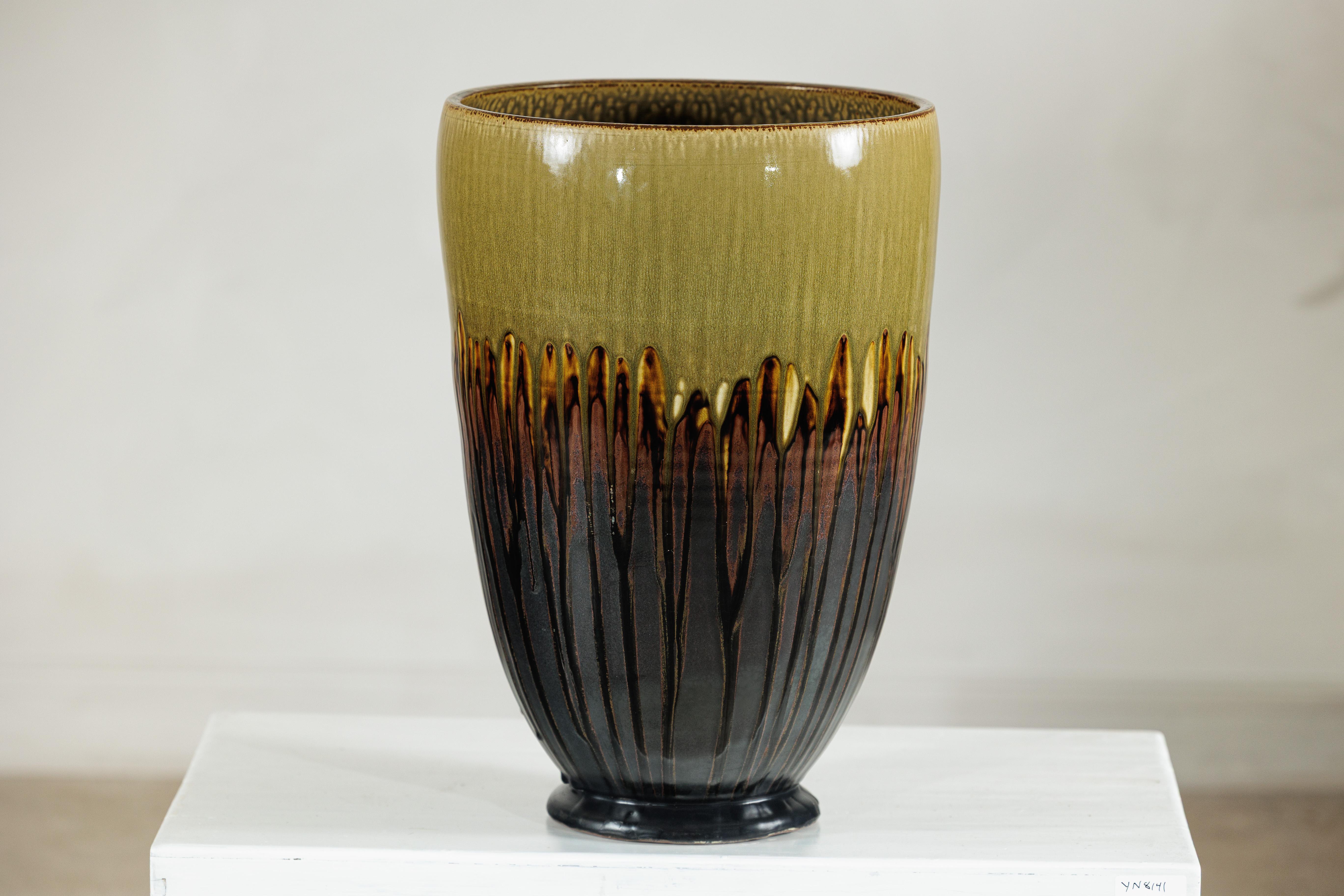 Vaso grande in ceramica artigianale con smalto a goccia Oliver e marrone in vendita 5