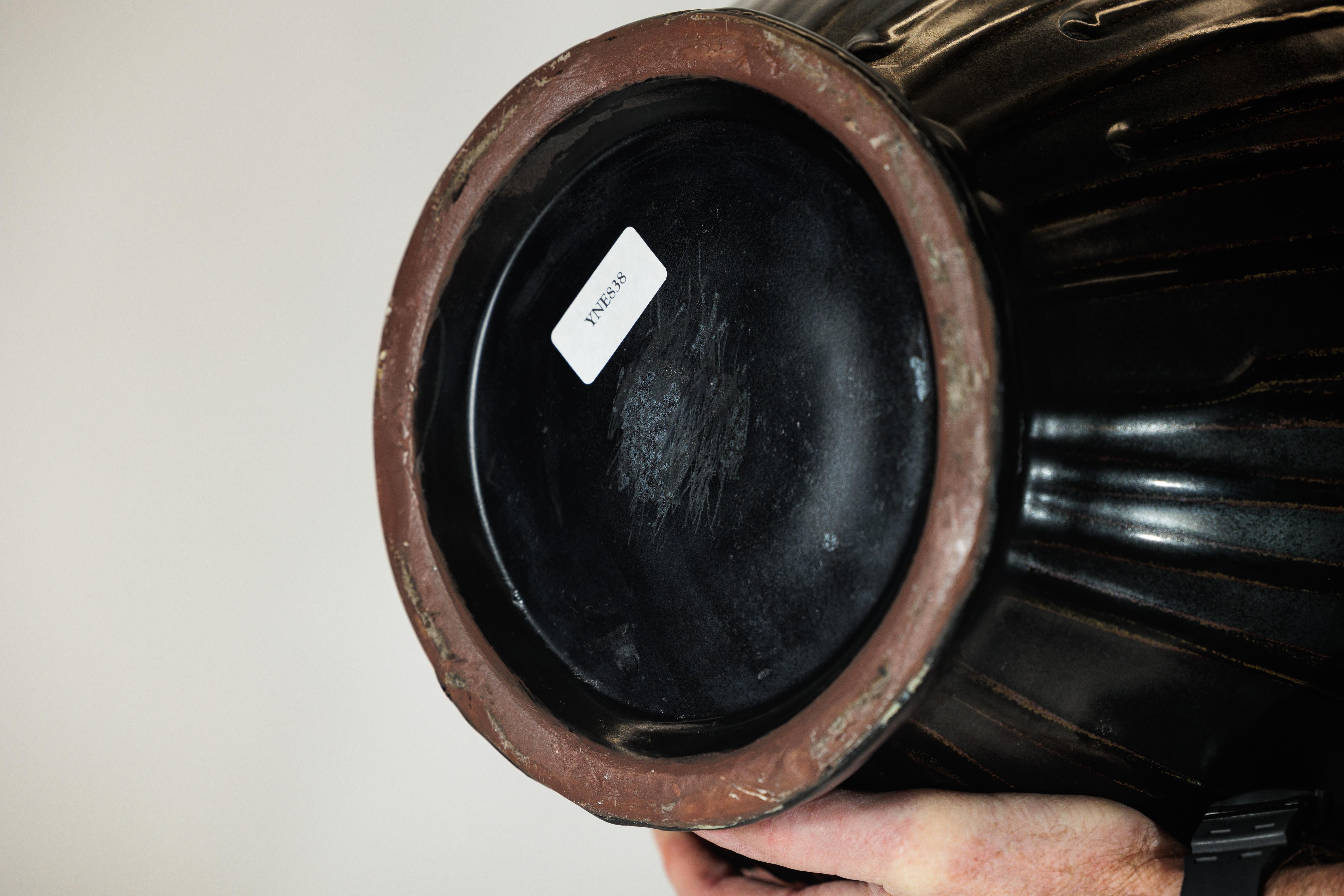 Vaso grande in ceramica artigianale con smalto a goccia Oliver e marrone in vendita 7