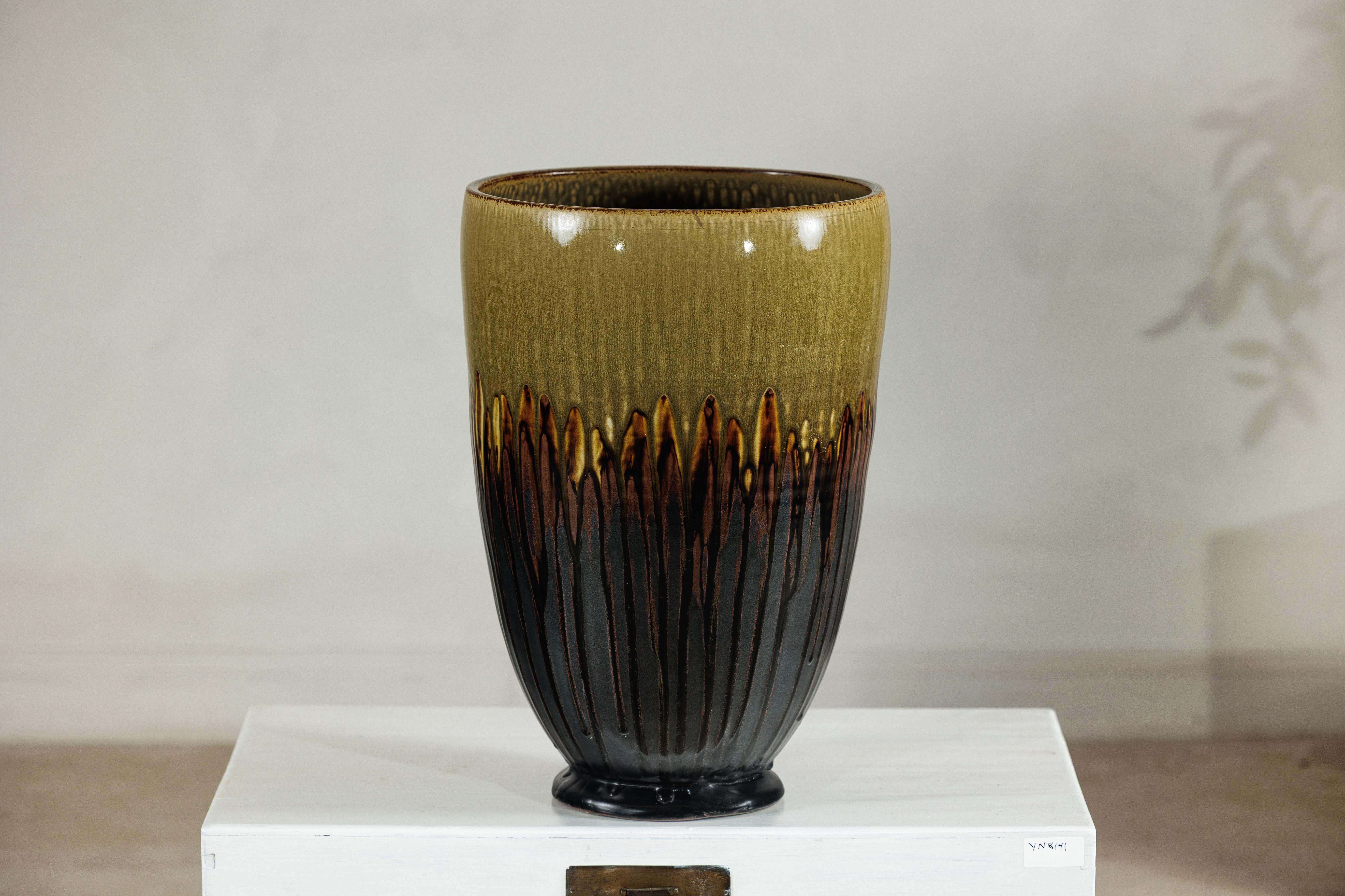 Vaso grande in ceramica artigianale con smalto a goccia Oliver e marrone in vendita 9