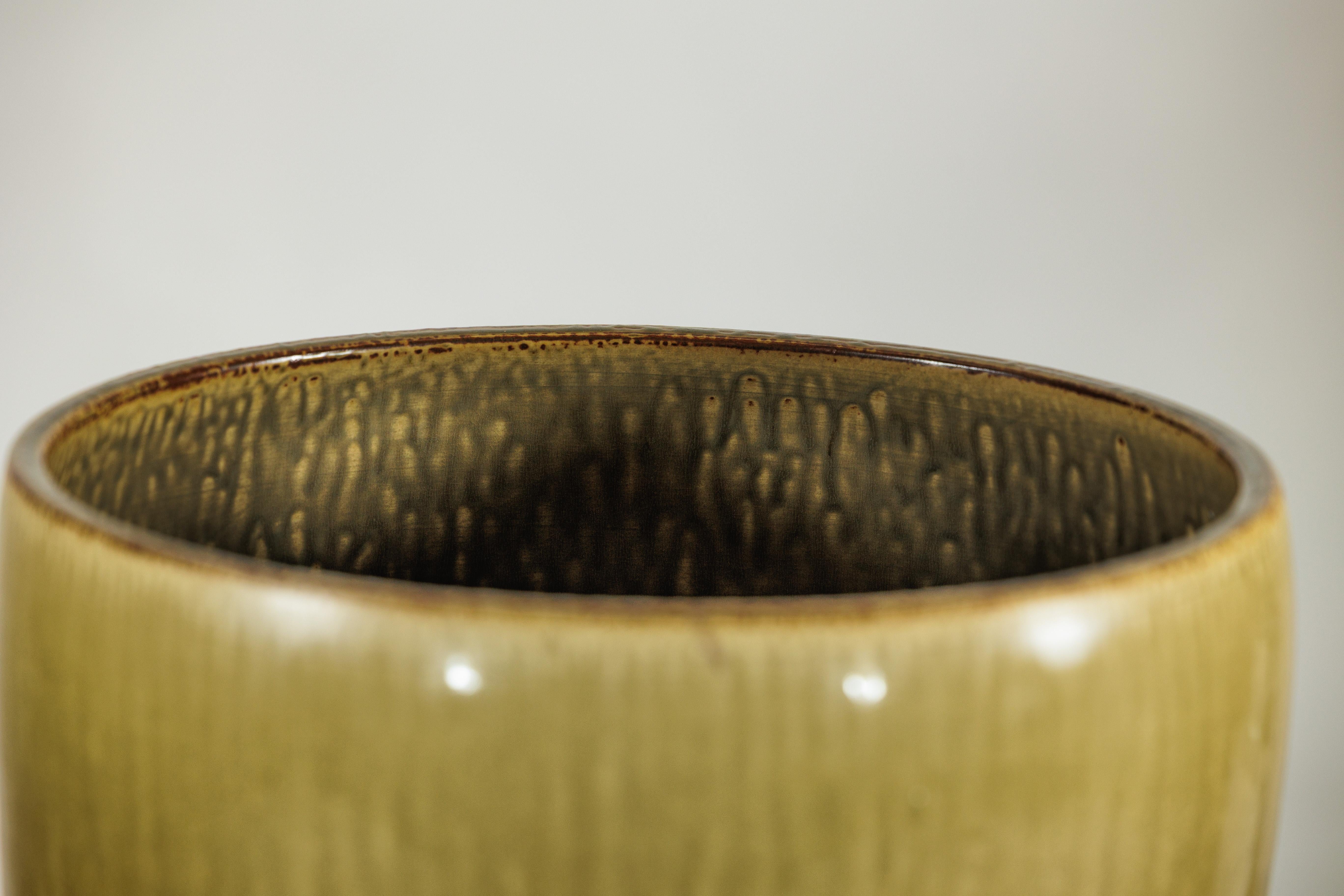 Vaso grande in ceramica artigianale con smalto a goccia Oliver e marrone in vendita 2