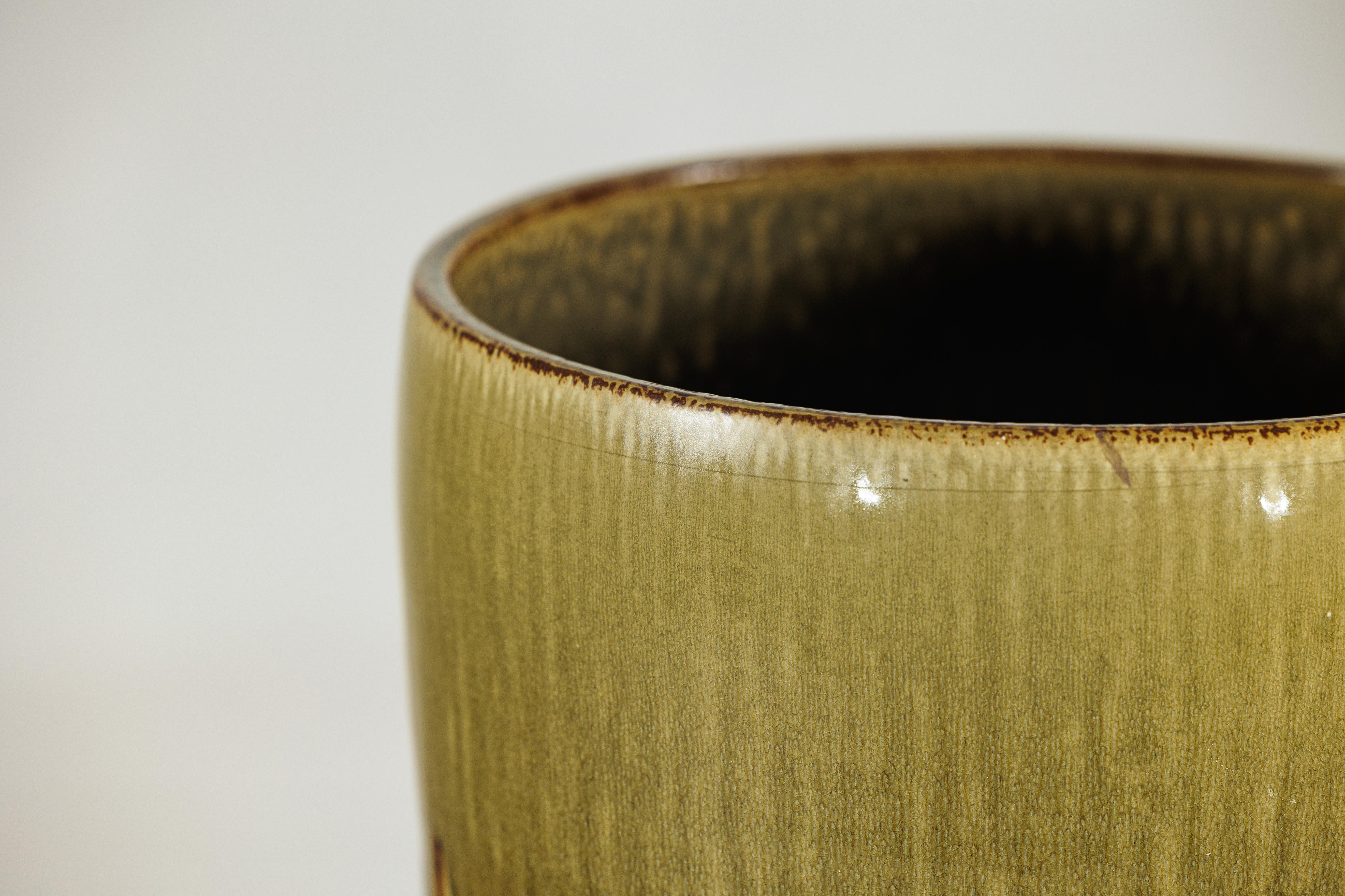 Vaso grande in ceramica artigianale con smalto a goccia Oliver e marrone in vendita 3