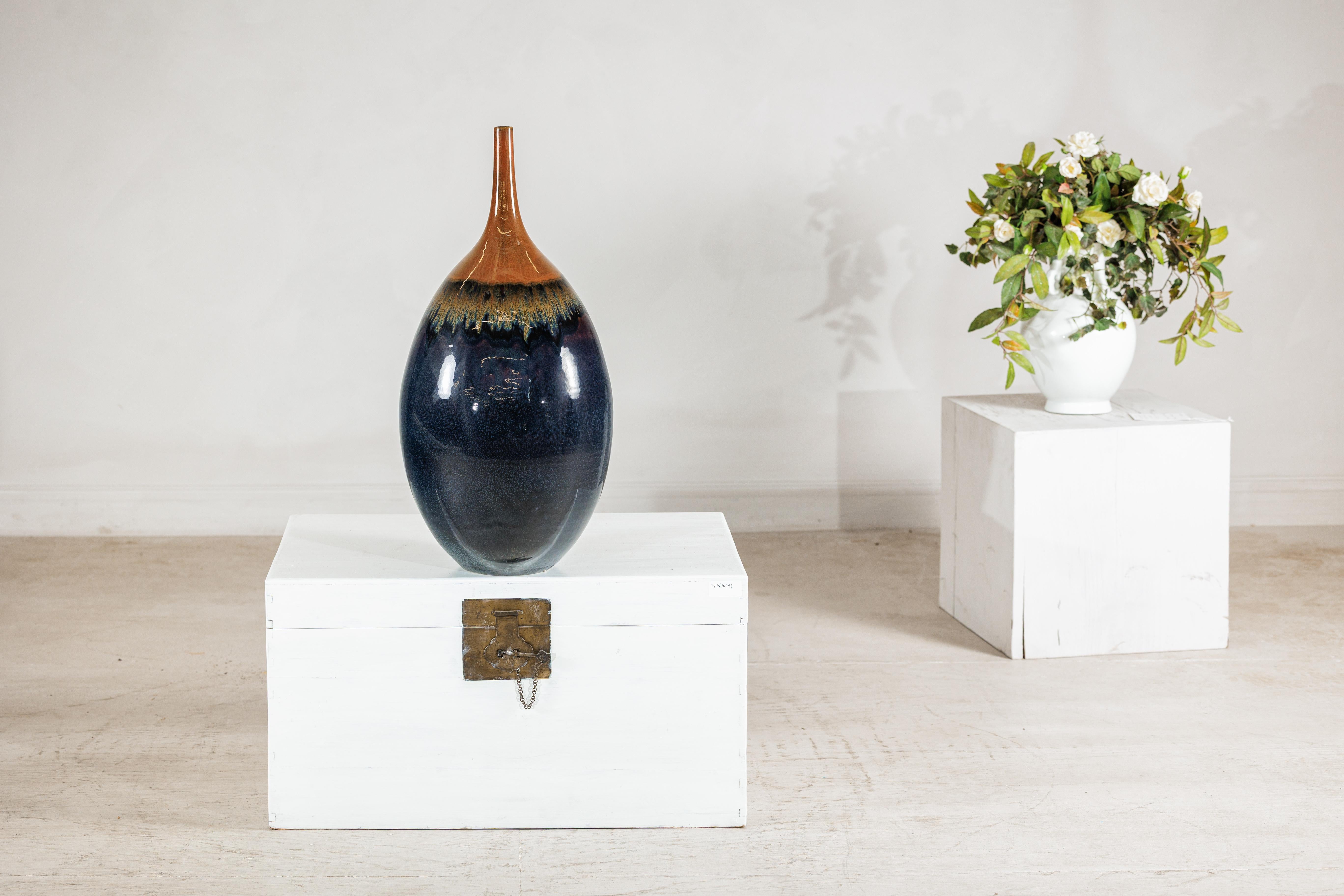 Large Artisan Ceramic Vase in Midnight Blue with Brown Tapered Neck in vendita 3