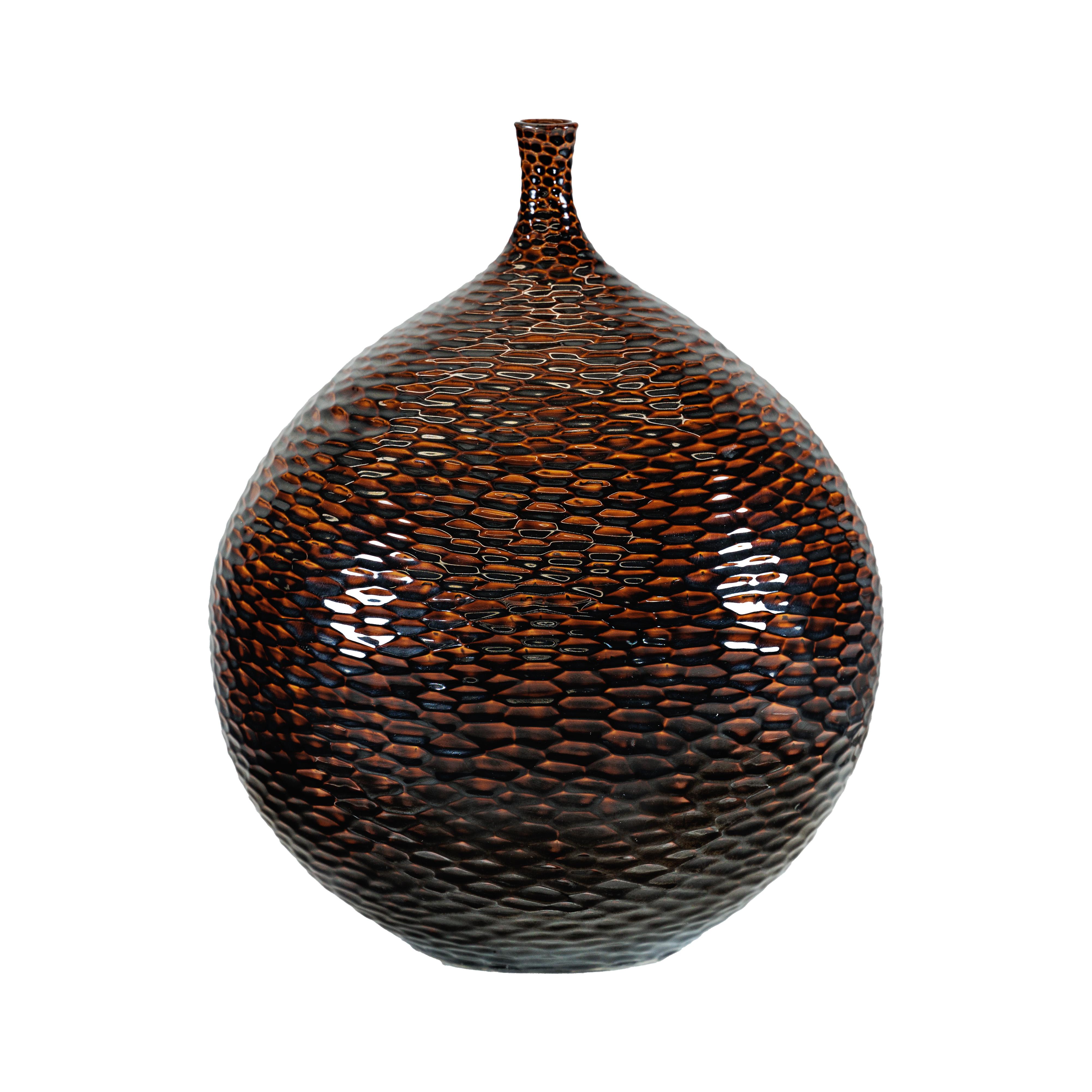 Vaso grande in ceramica artigianale con struttura a nido d'ape lucida nei toni del marrone intenso in vendita 8