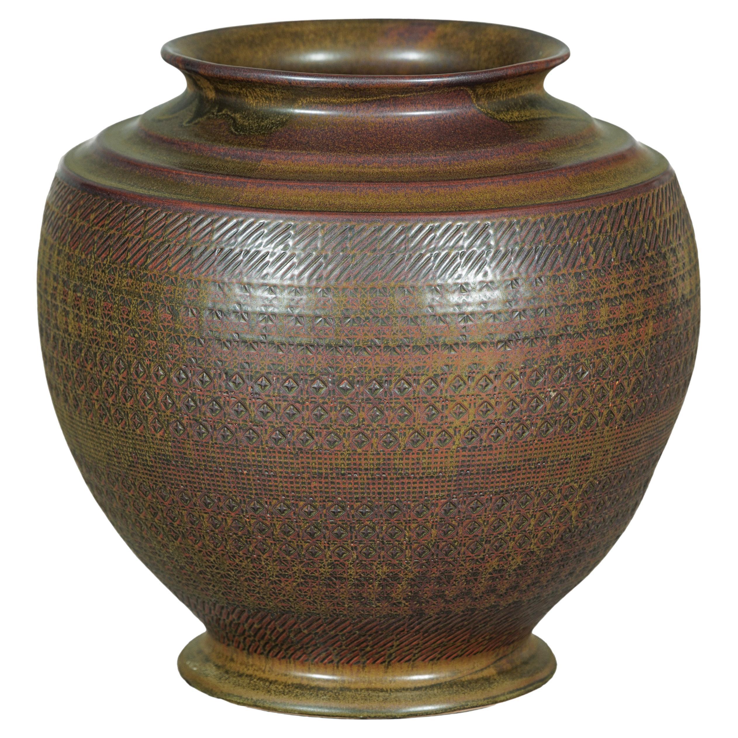 Vaso grande in ceramica artigianale con motivo a trama intricata in marrone, verde e