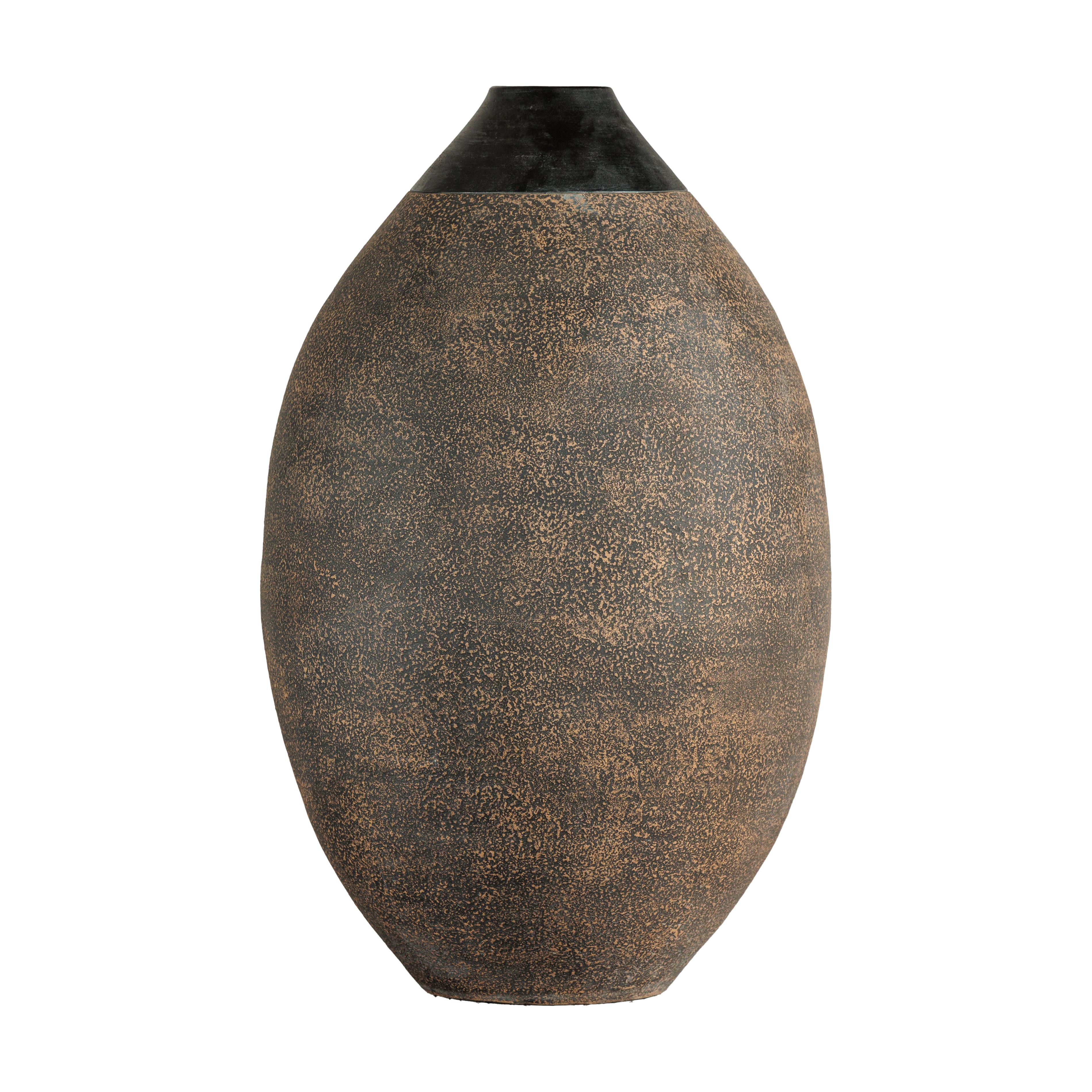 Gran Jarrón de Cerámica Artesanal con Cuello Negro Mate y Cuerpo Marrón Texturado en venta 7