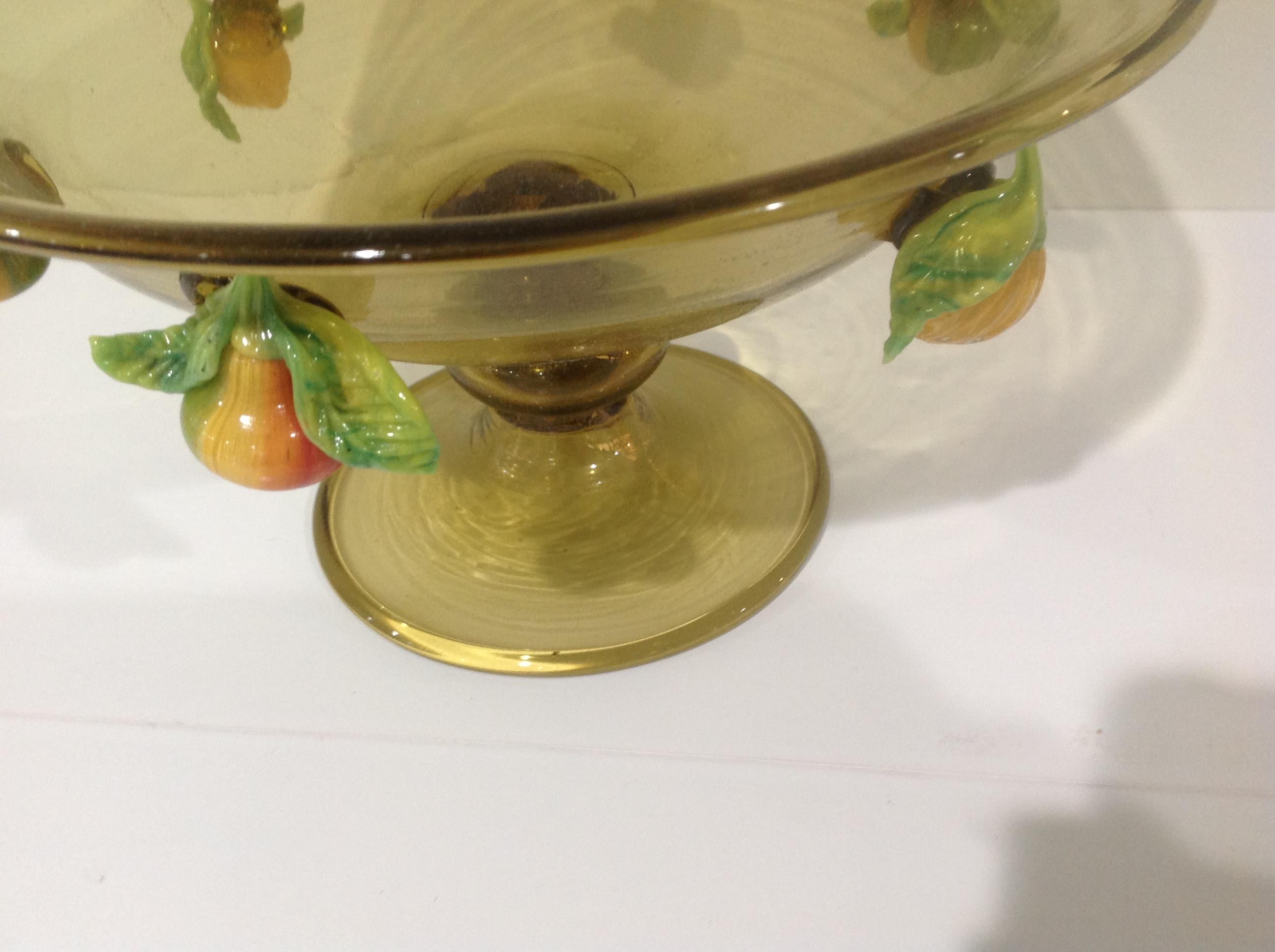 Large Artisti Barovier Decorative Murano Bowl with Applied Fruit In Good Condition For Sale In Keego Harbor, MI
