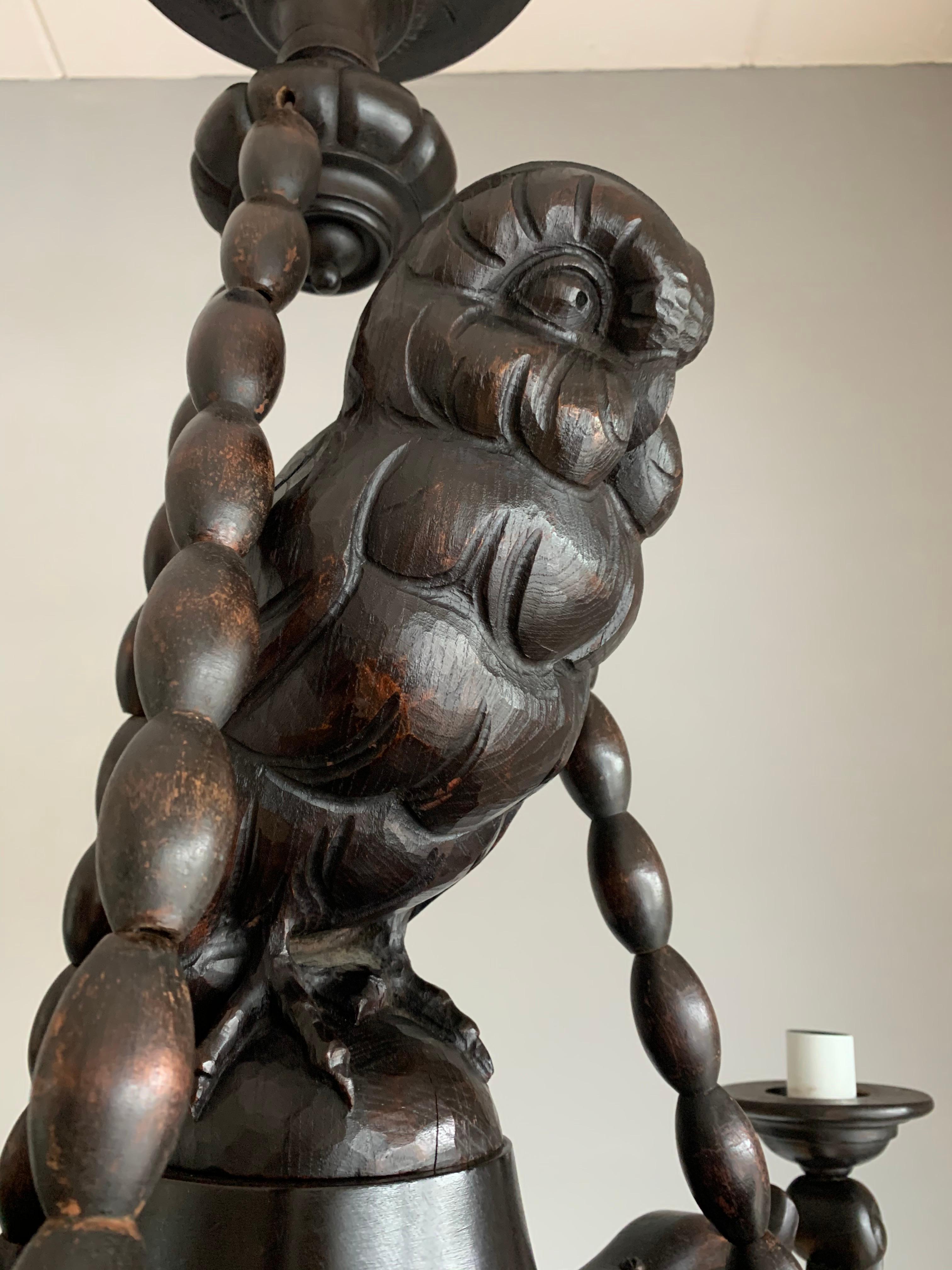 Grand lustre Arts and Crafts Black Forest sculpté en chêne avec Sculpture de hibou de la forêt en vente 9