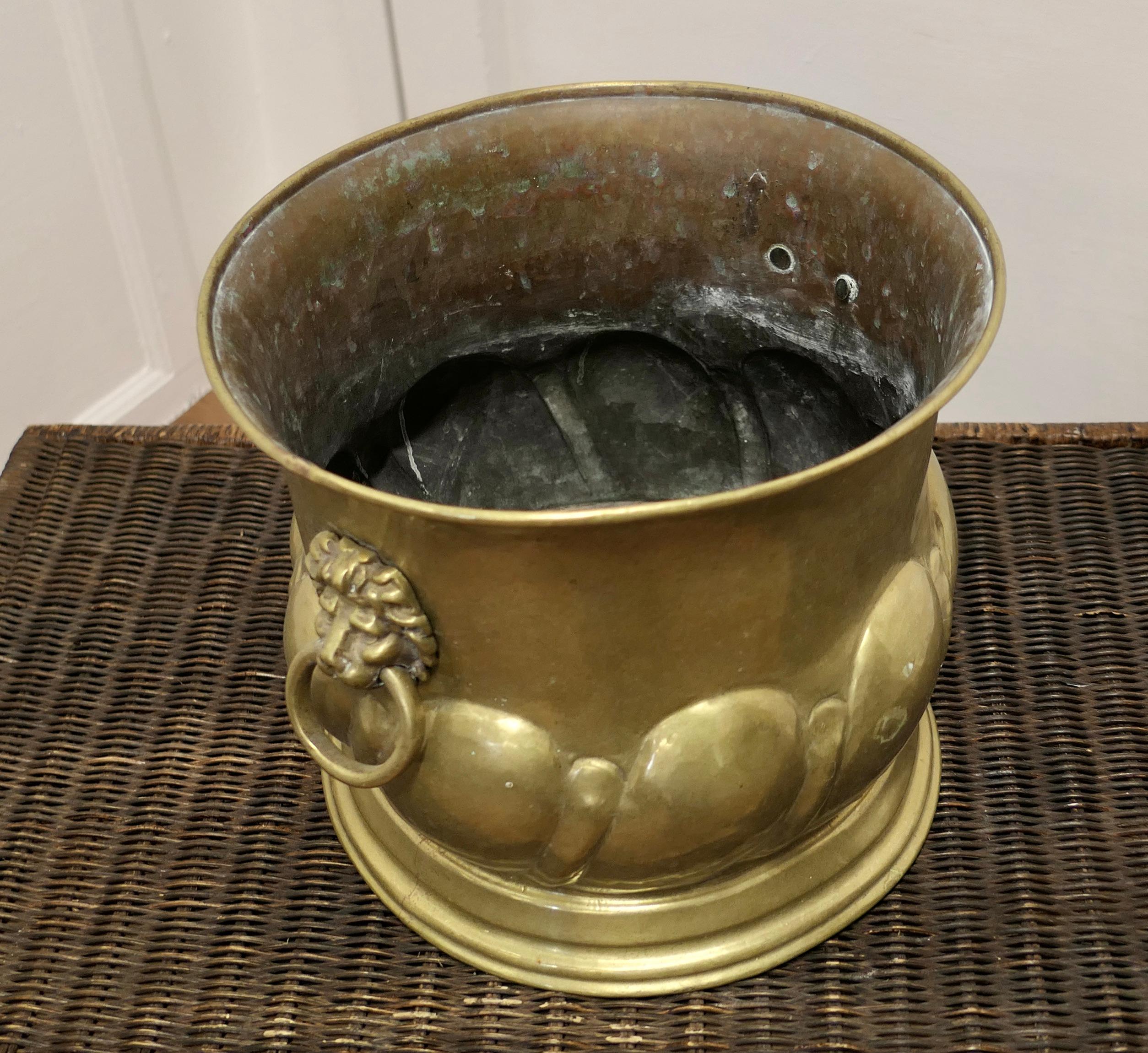 Large Arts and Crafts Brass Jardiniere with Lions Mask Handles In Good Condition For Sale In Godshill, Isle of Wight
