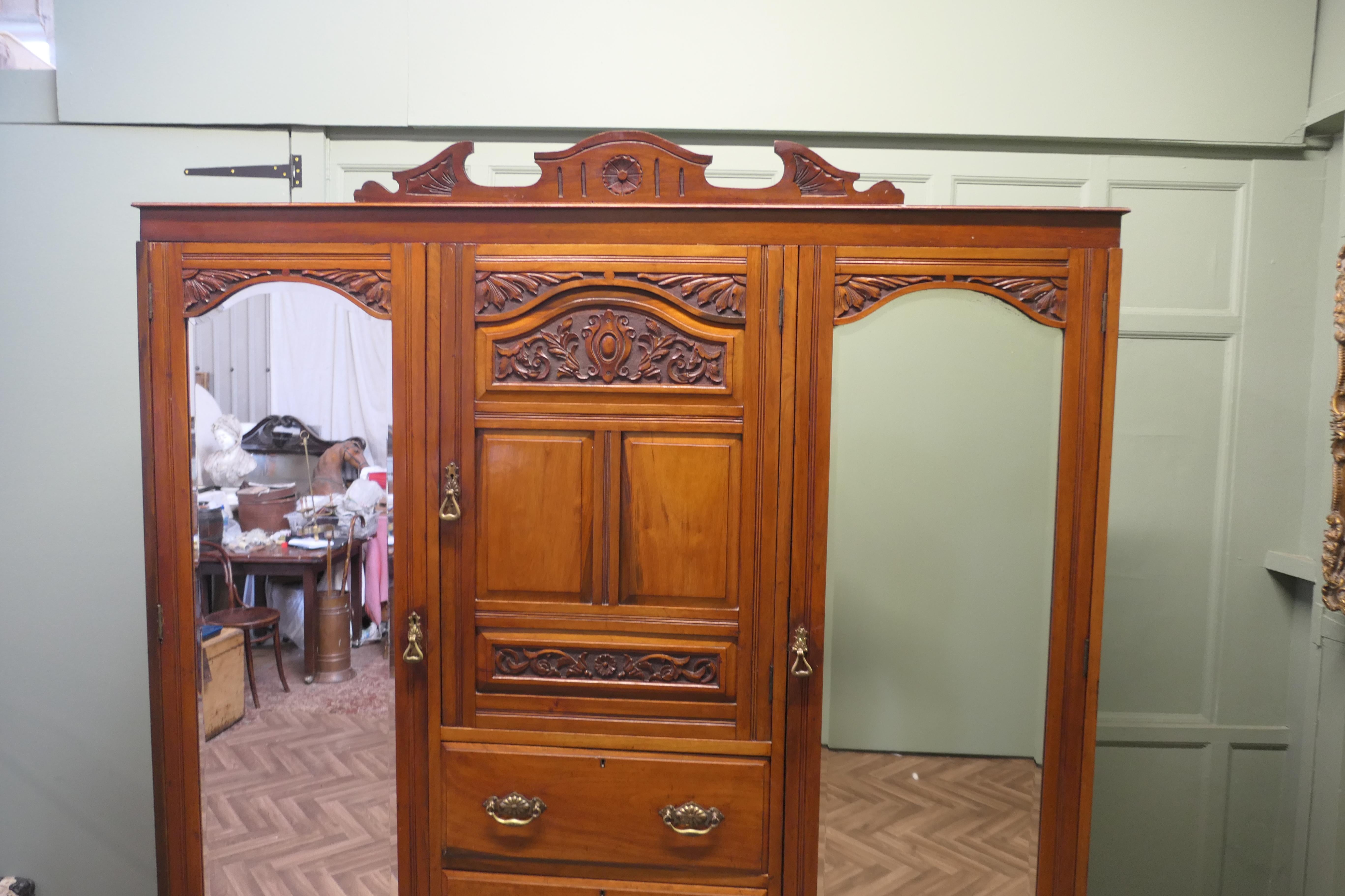 Fine XIX secolo Grande armadio Arti e Mestieri Compactum, smontabile in vendita