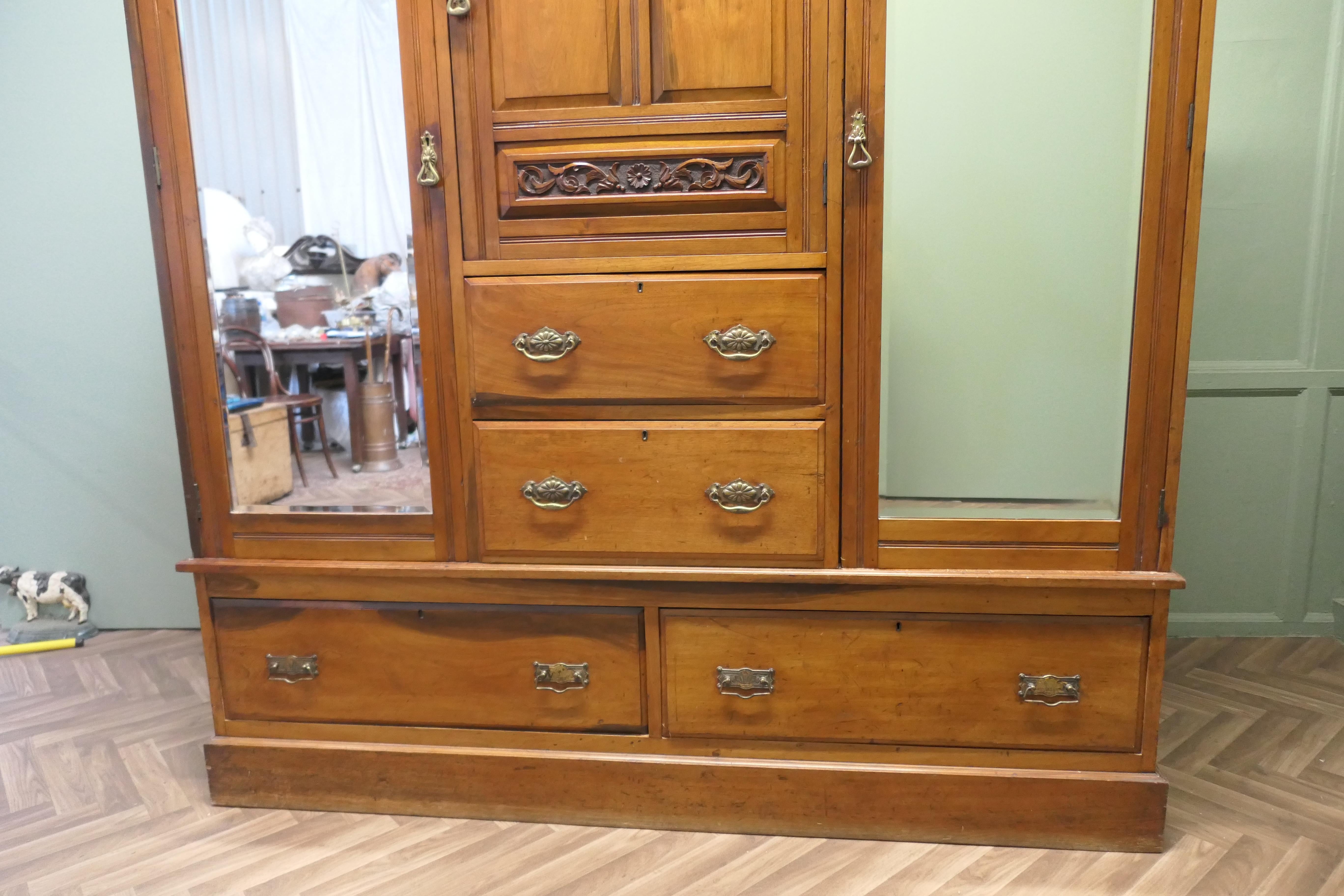 Noce Grande armadio Arti e Mestieri Compactum, smontabile in vendita