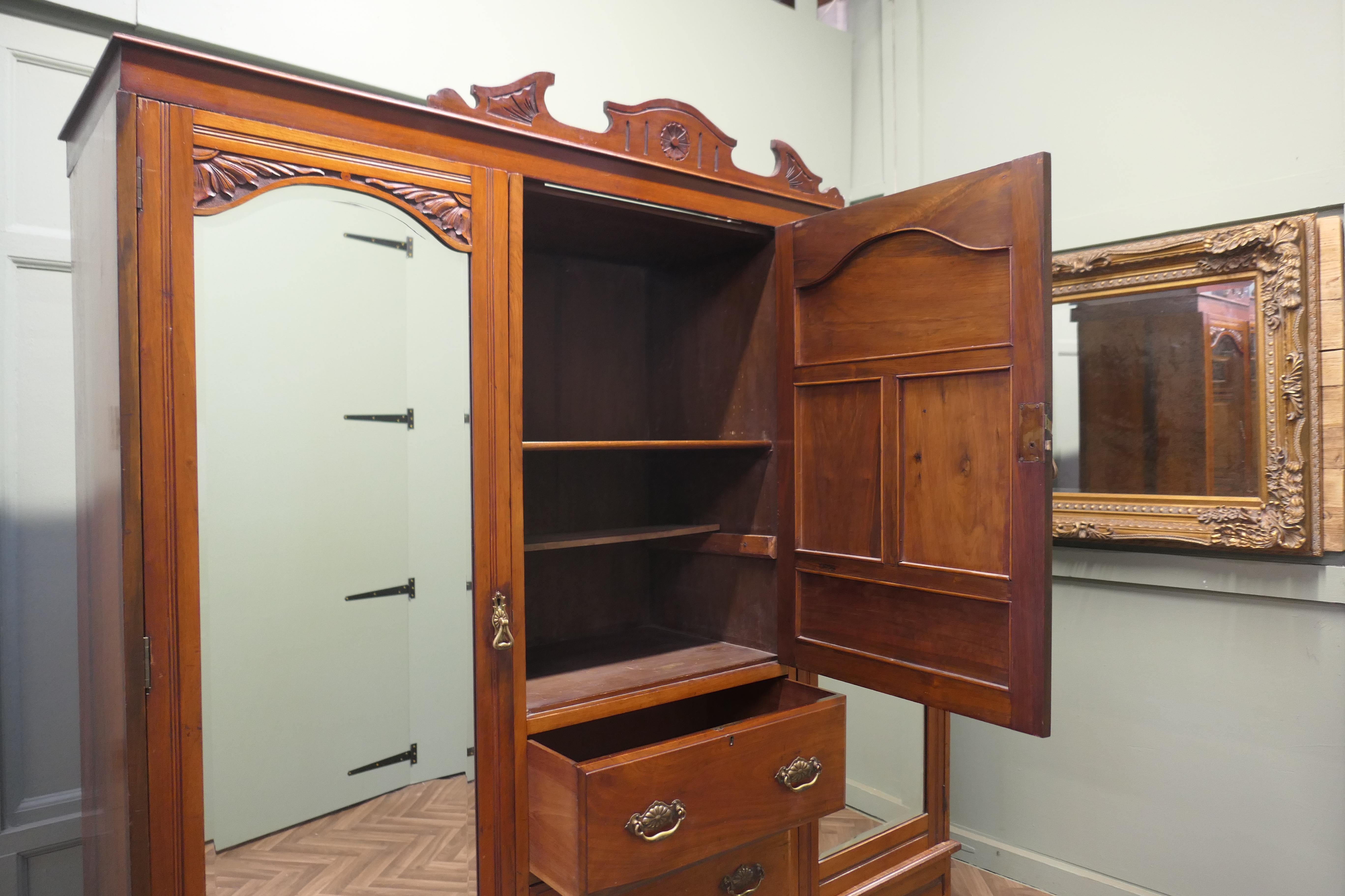 Grande armadio Arti e Mestieri Compactum, smontabile in vendita 1