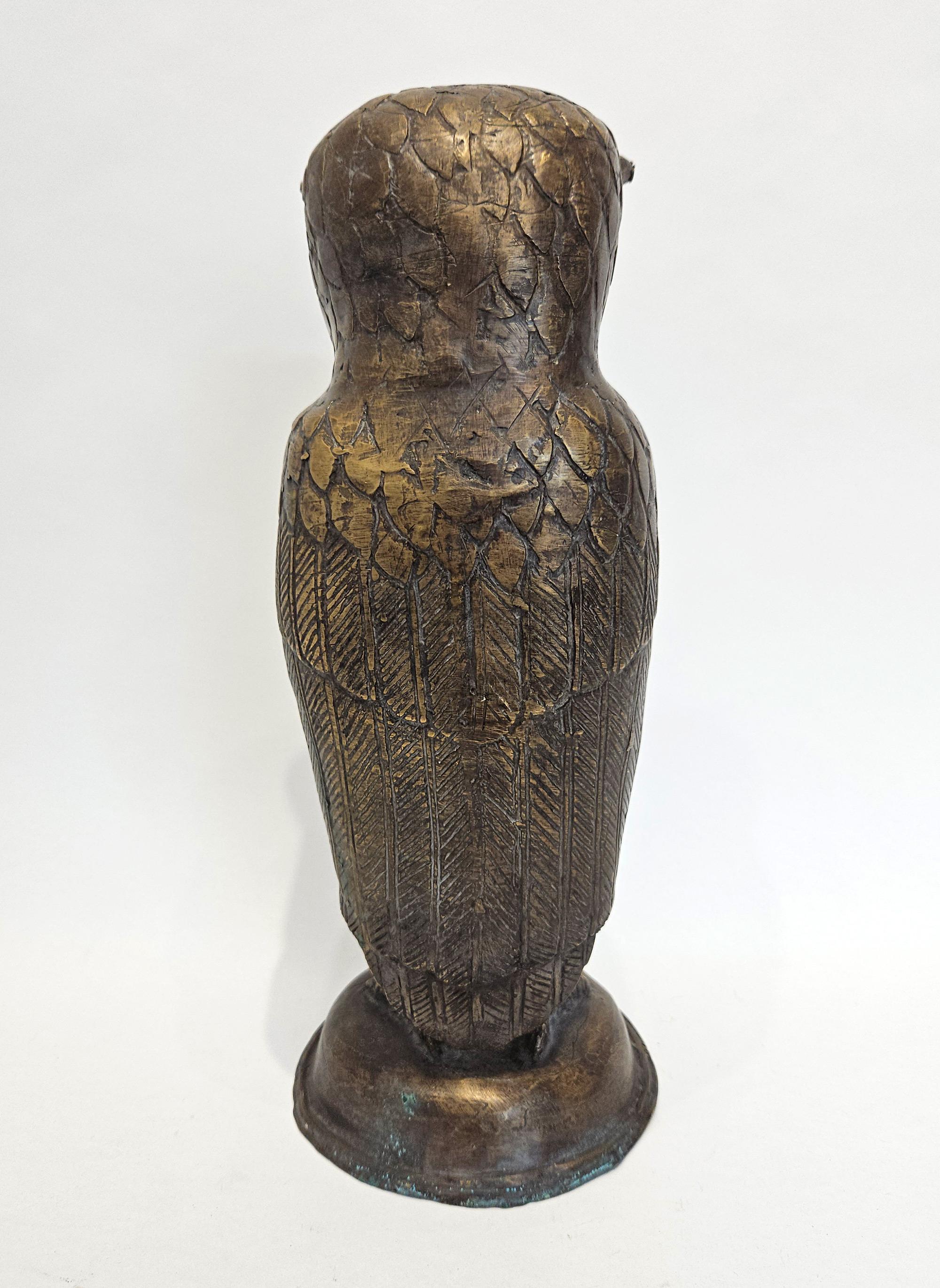 Patinato Grande gufo da giardino estetico Arts & Crafts Art Nouveau in rame, Inghilterra, c.C. 1900 in vendita