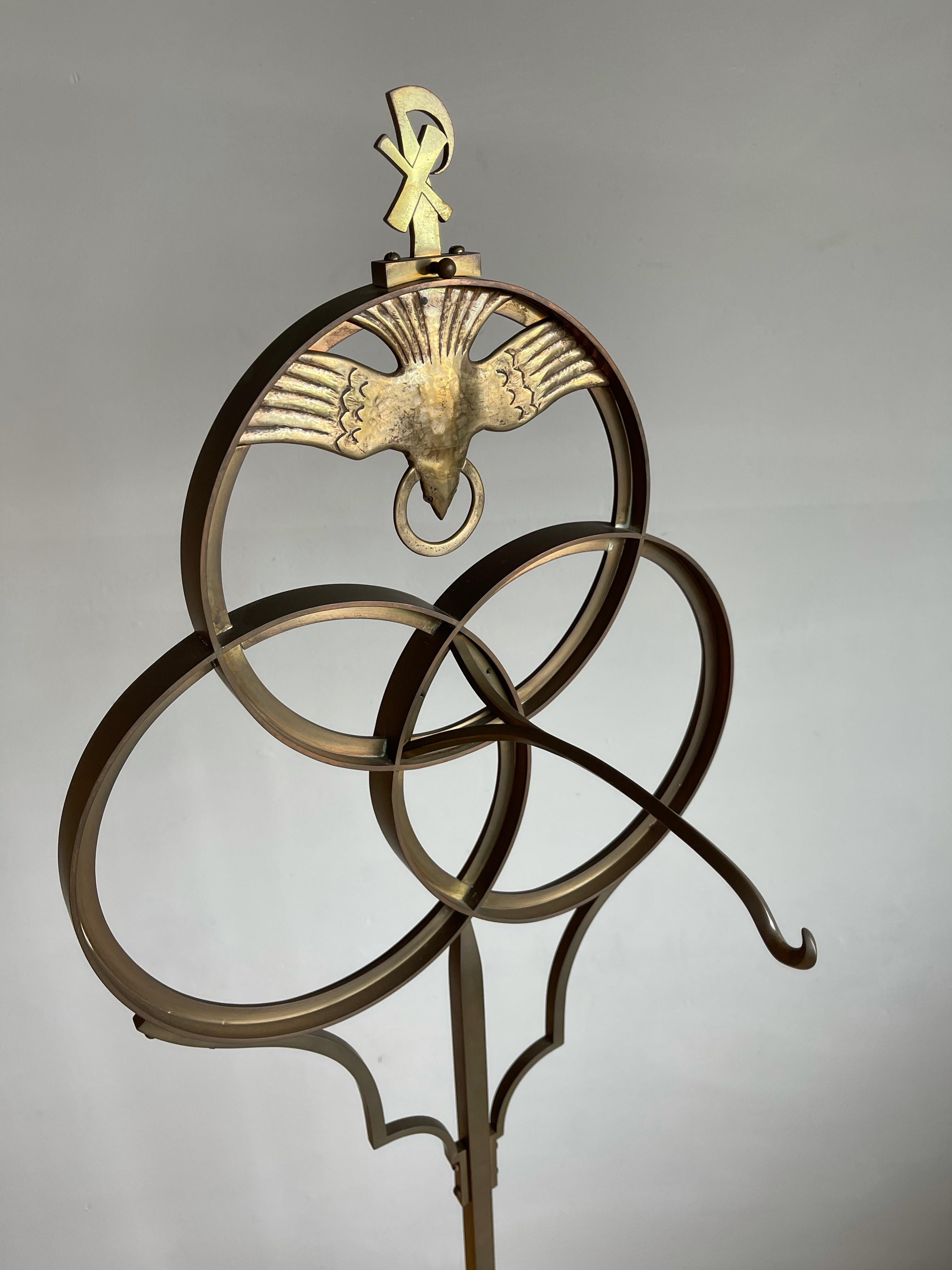 Grand support d'encensoir d'église en bronze de l'époque Arts & Crafts avec Christogramme en vente 8