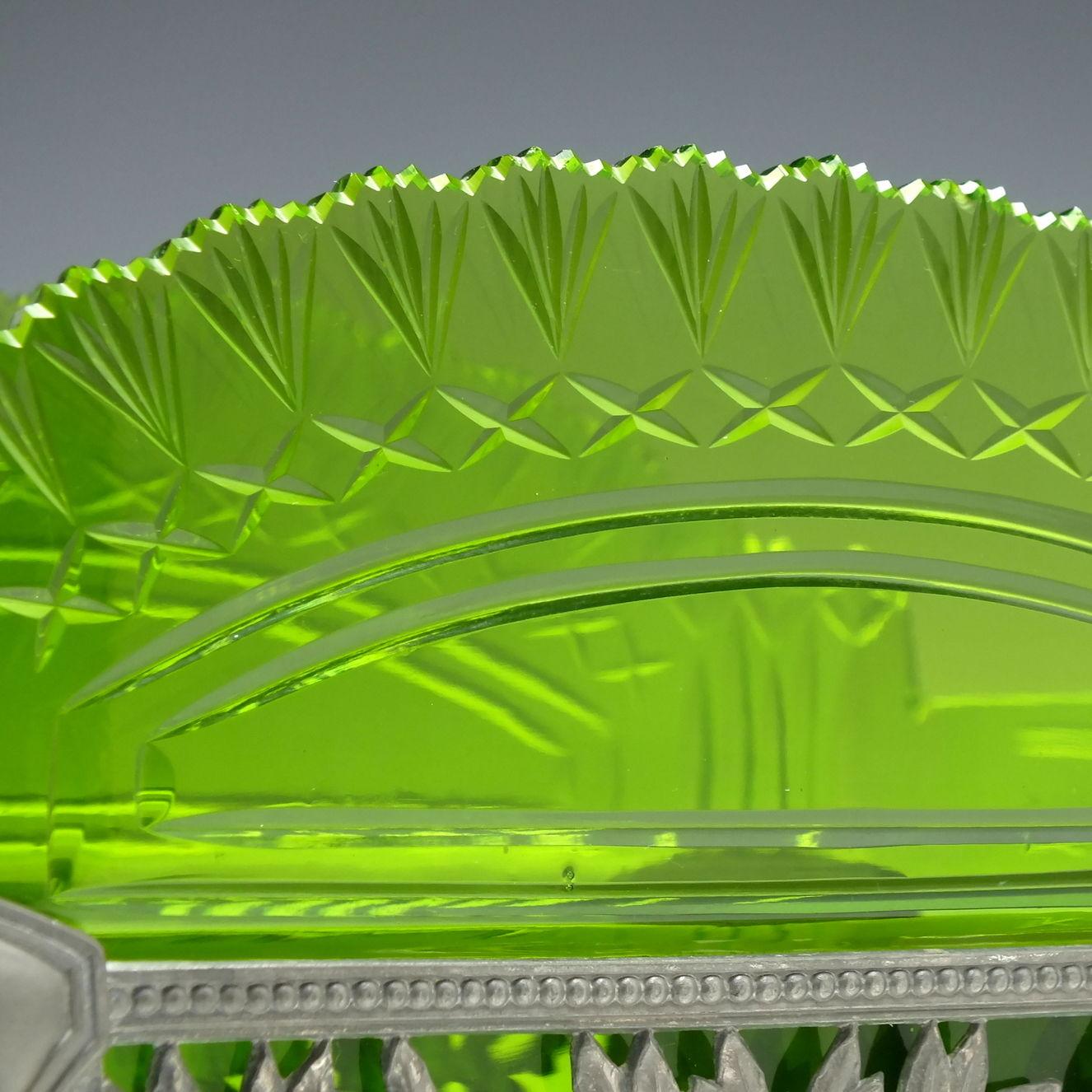 Large Arts & Crafts Jugendstil Pewter Centrepiece with Green Glass Liner c1900 For Sale 5