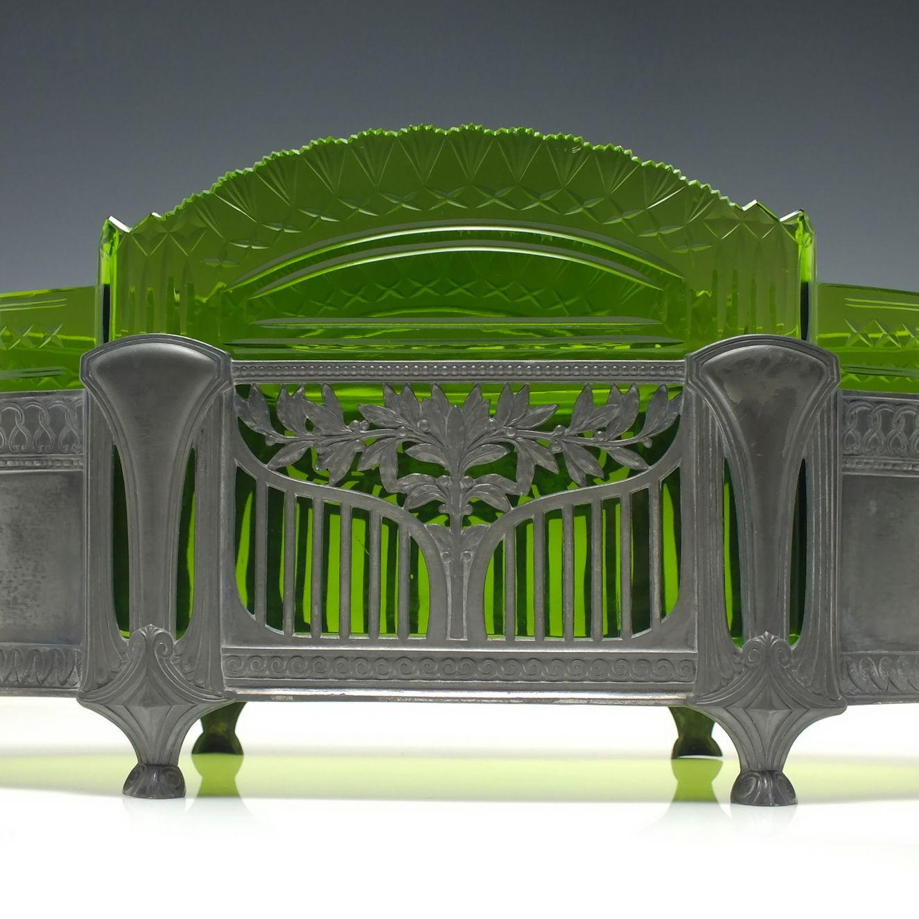 Large Arts & Crafts Jugendstil Pewter Centrepiece with Green Glass Liner c1900 In Good Condition For Sale In Whitburn, GB