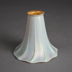 Grande paralume a forma di tulipano in vetro artistico con calcite e oro Quezal C1920