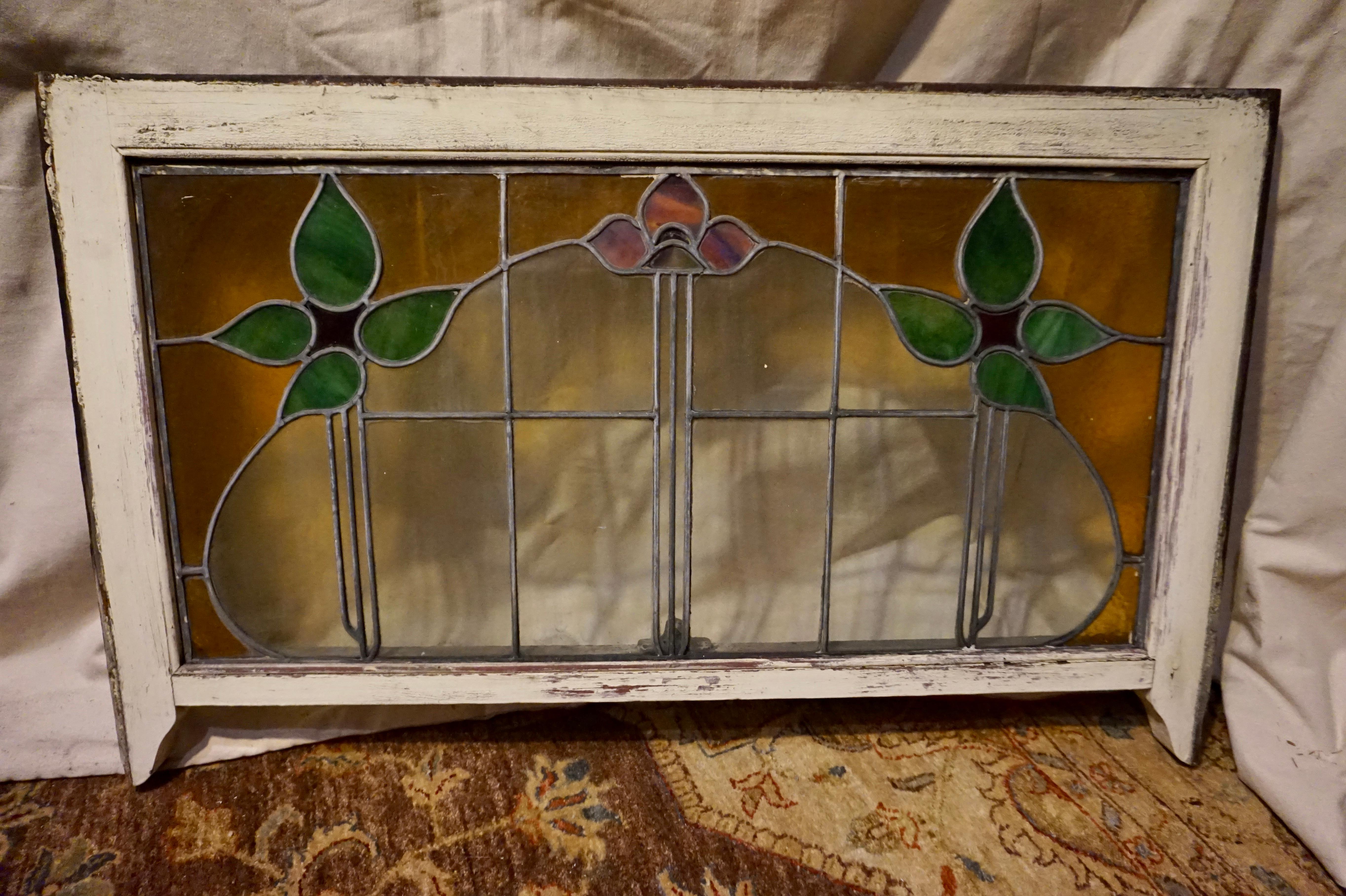 Großes Glasfenster im Arts and Crafts-Stil mit Blumenthema (Englisch) im Angebot