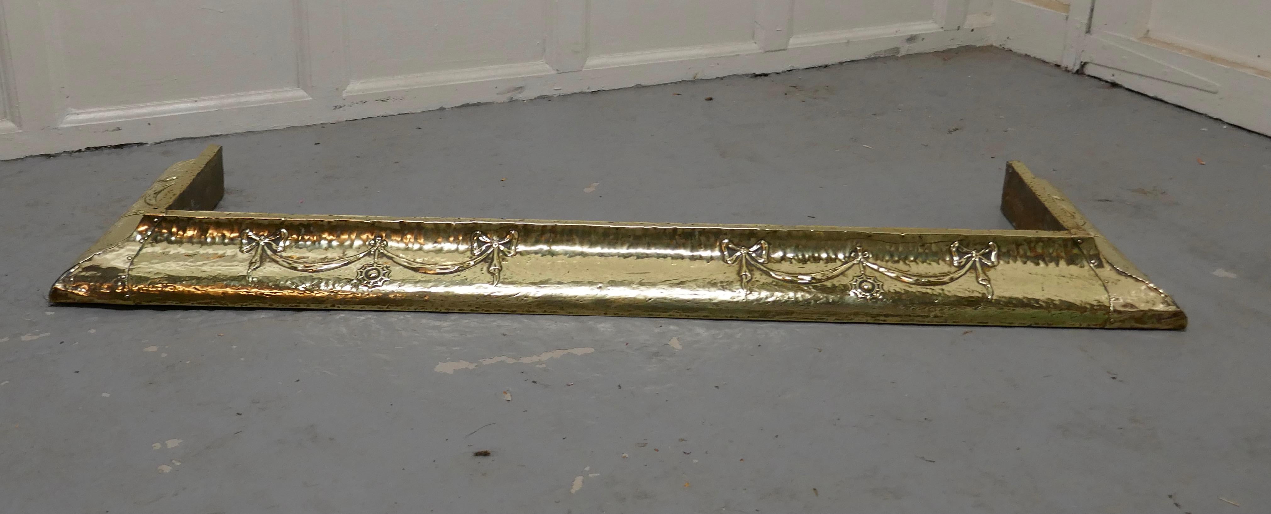 Large Arts Nouveau Victorian brass fender

 This is a good large Victorian beaten brass fender it has Art Nouveau decoration worked in the brass 
The fender is in good condition it is 3” high, and 50” long and 16” deep 

TGB237.