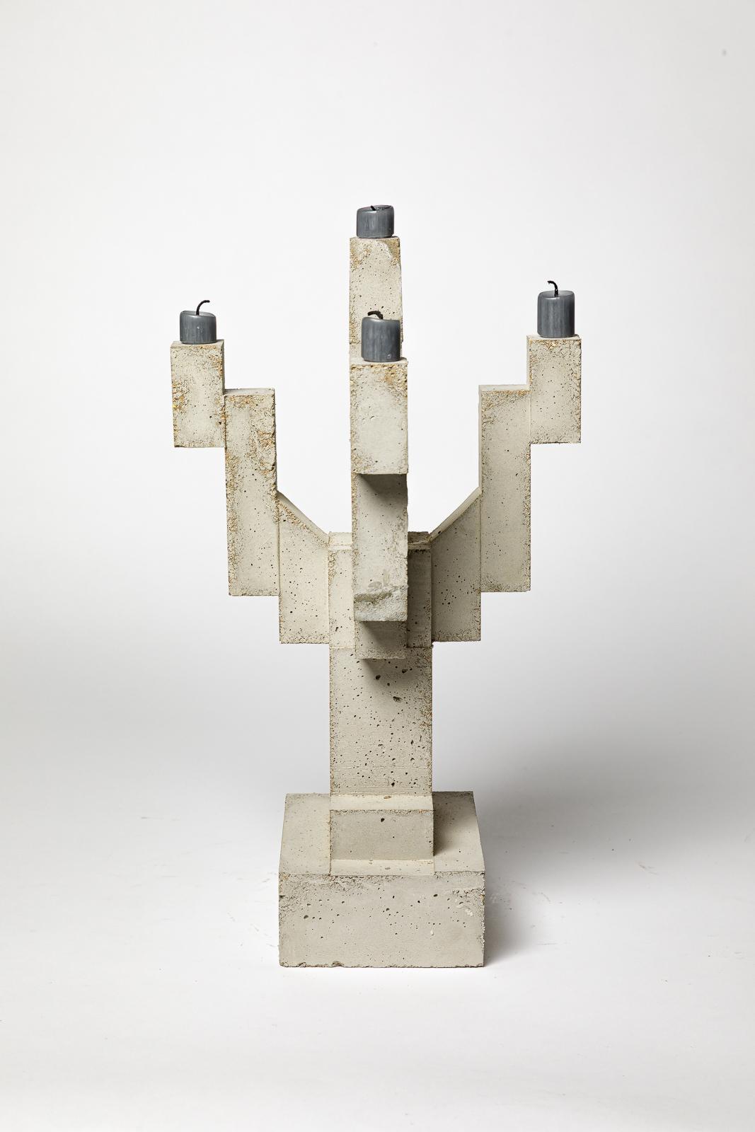 Large asbtract concrete candlestick by les Usagers unique handmade piece 43 cm In Excellent Condition For Sale In Neuilly-en- sancerre, FR
