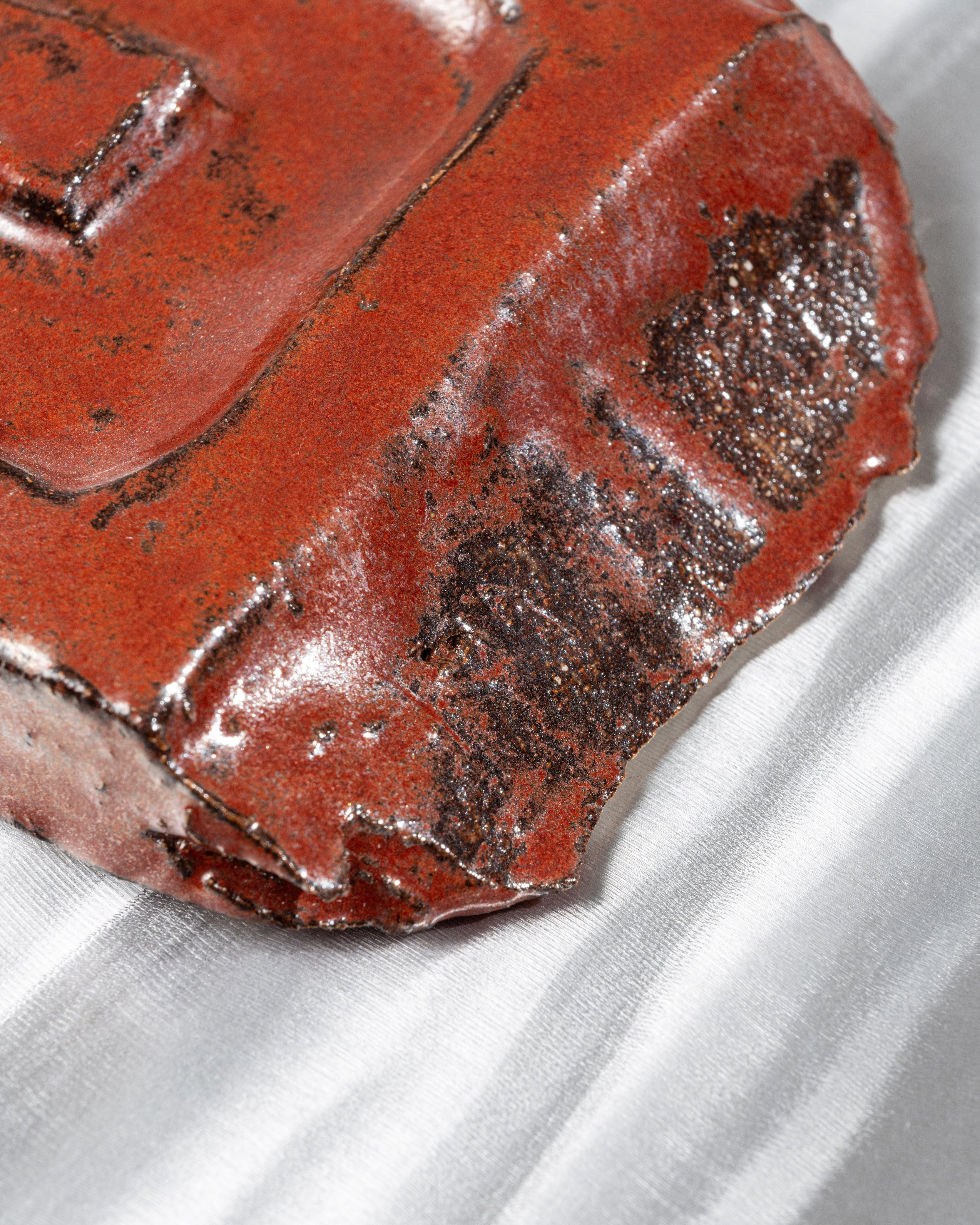 Großer Aschenbecher aus rot glasiertem Steingut im Angebot 1