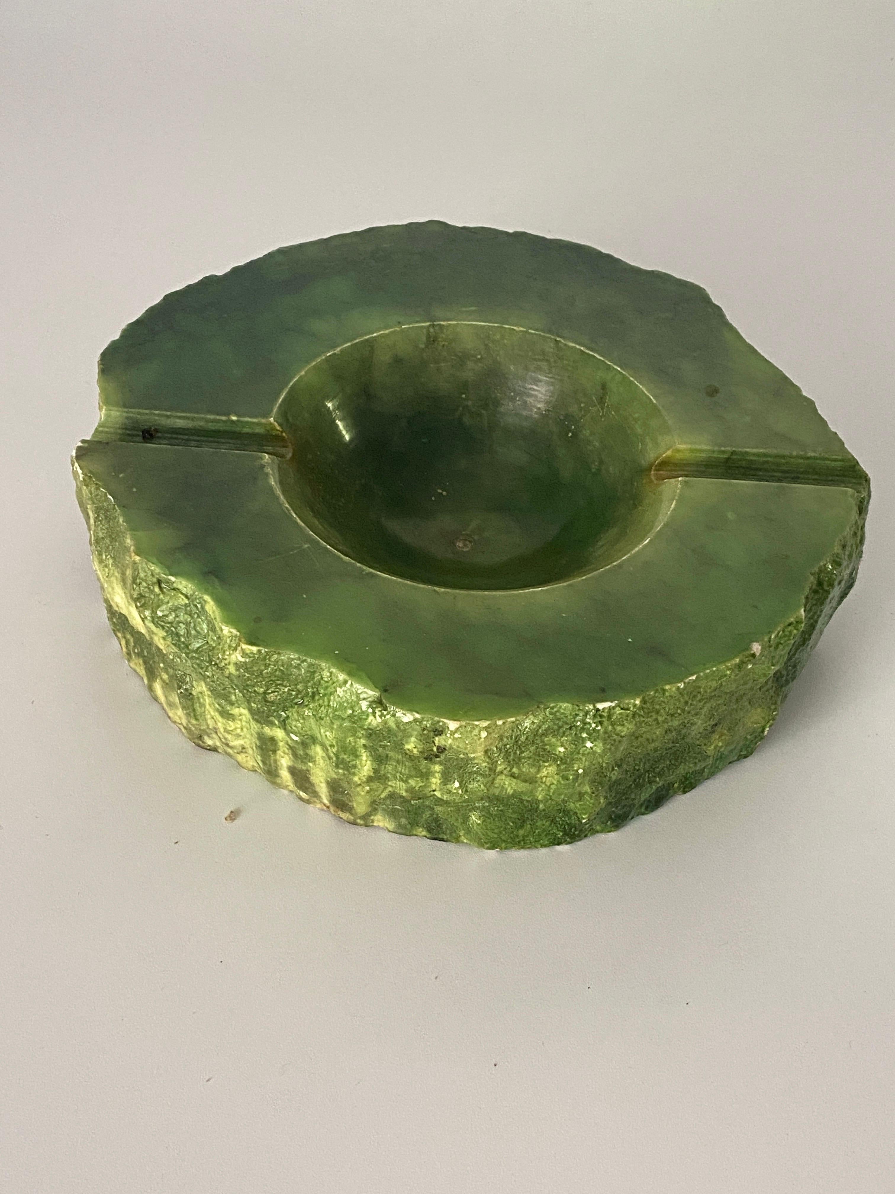 Large Ashtray or Vide Poche in Onyx, in Flash Green Color, Italy 1960 3