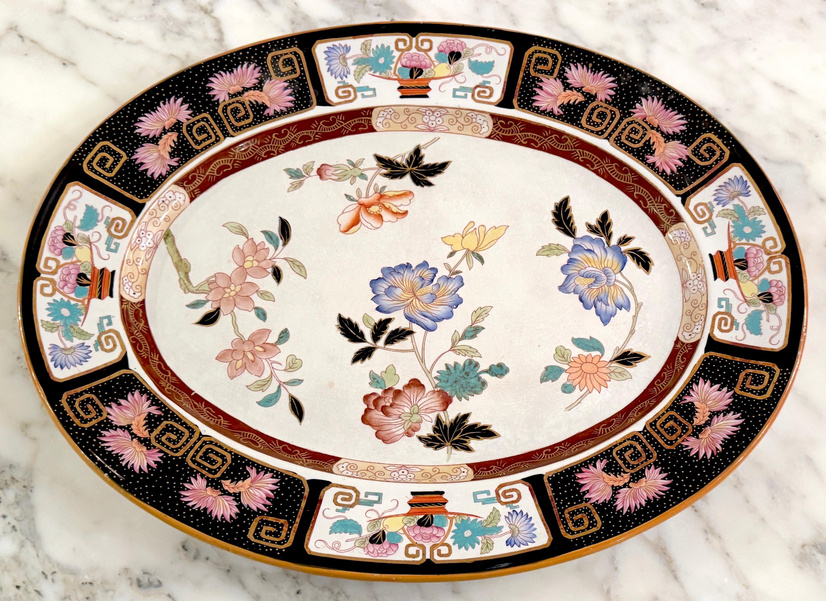 Plato grande de Ashworth Imari Ironstone, circa 1860 

Magnífica fuente grande de Ashworth Imari Ironstone, hacia 1860. Con unas medidas de 21,5 pulgadas de ancho por 16,5 pulgadas de alto, este importante ejemplar pone de relieve la excepcional